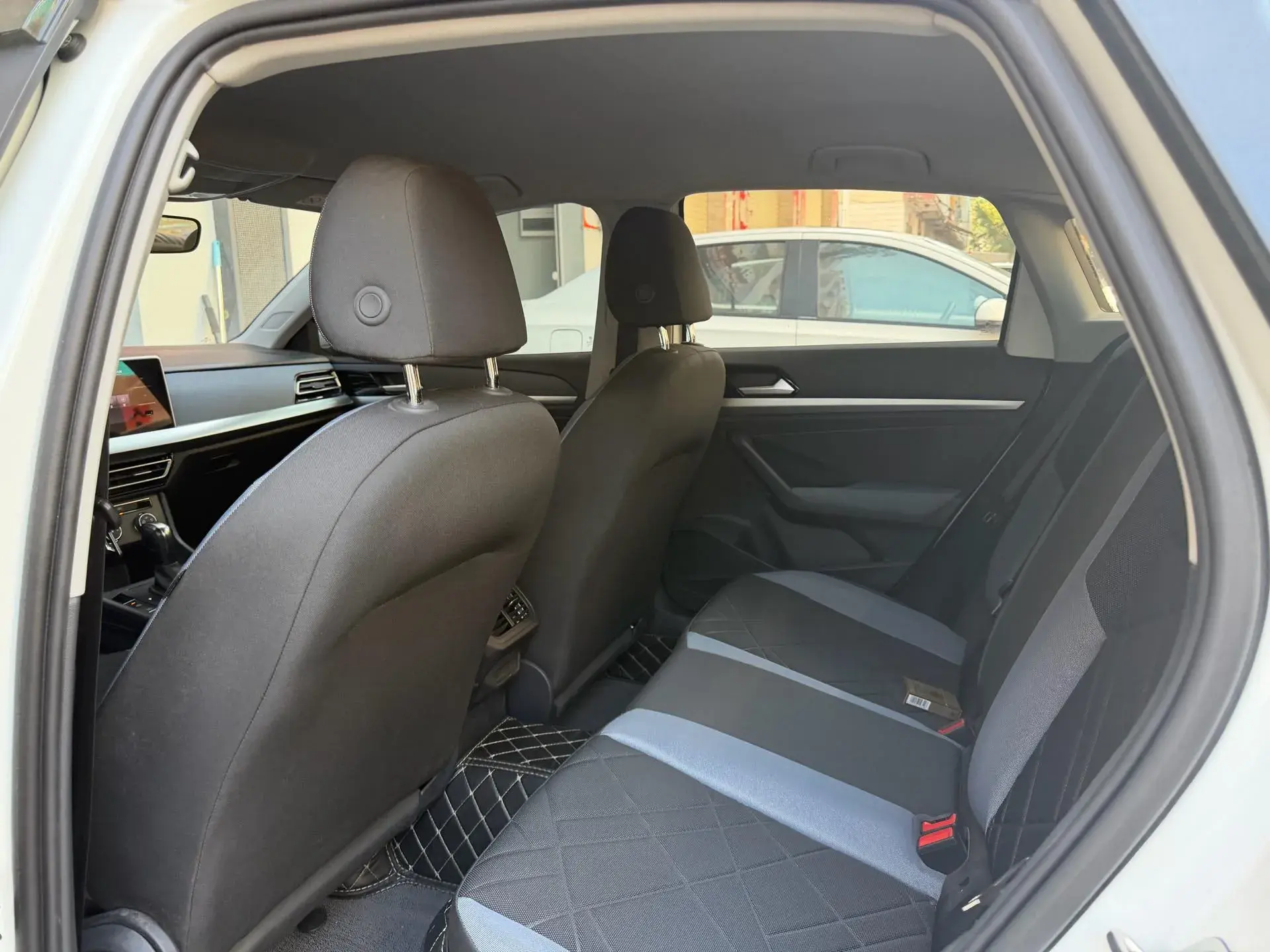 2023 VOLKSWAGEN LAVIDA thumbnail 4