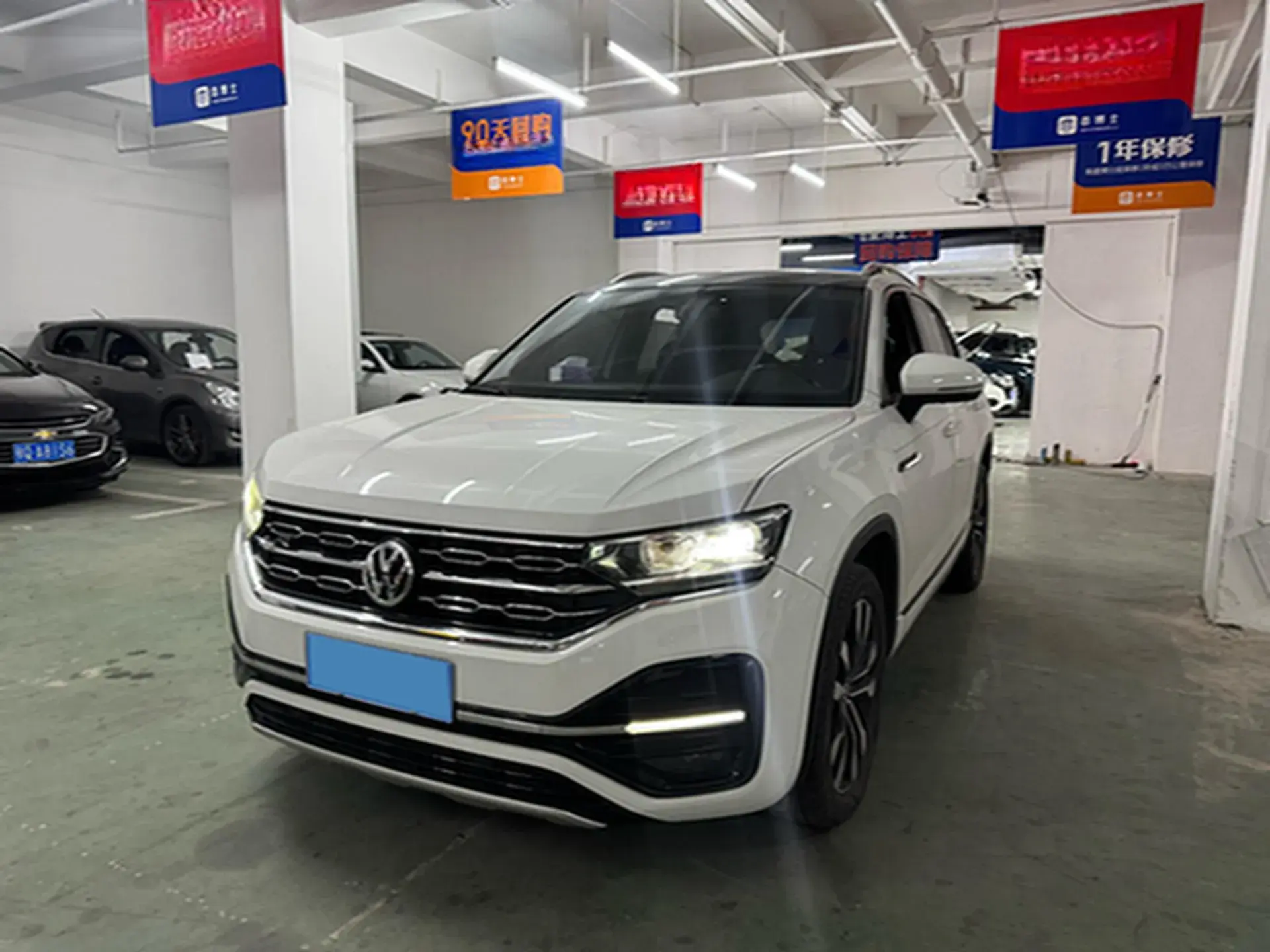 2020 VOLKSWAGEN TAYRON view 1