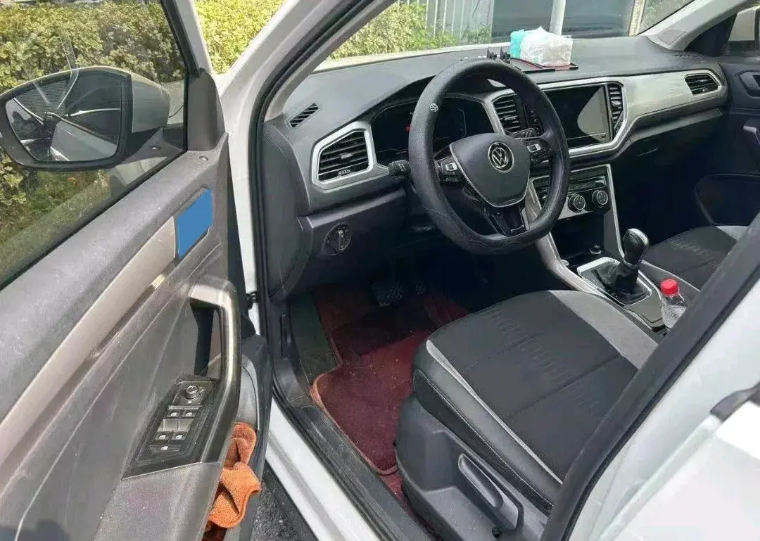 2022 VOLKSWAGEN T-ROC thumbnail 3