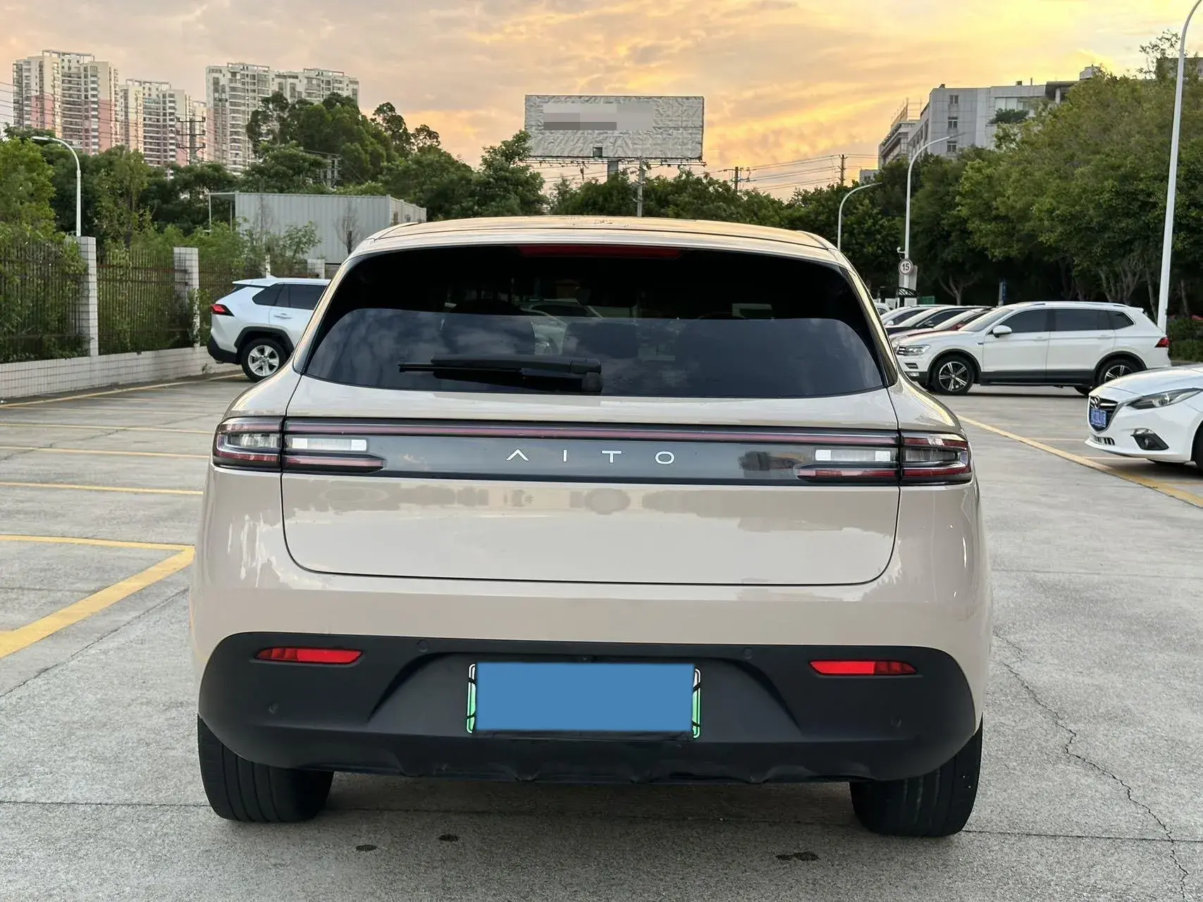 2023 AITO AITO thumbnail 4