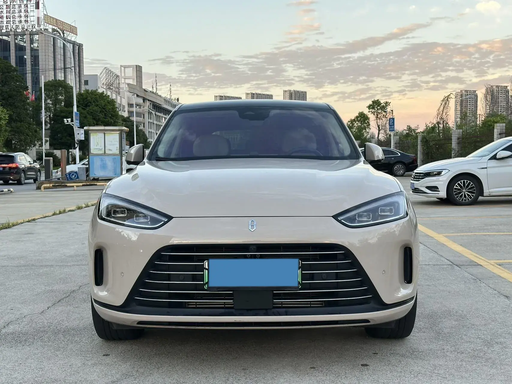 2023 AITO AITO thumbnail 2