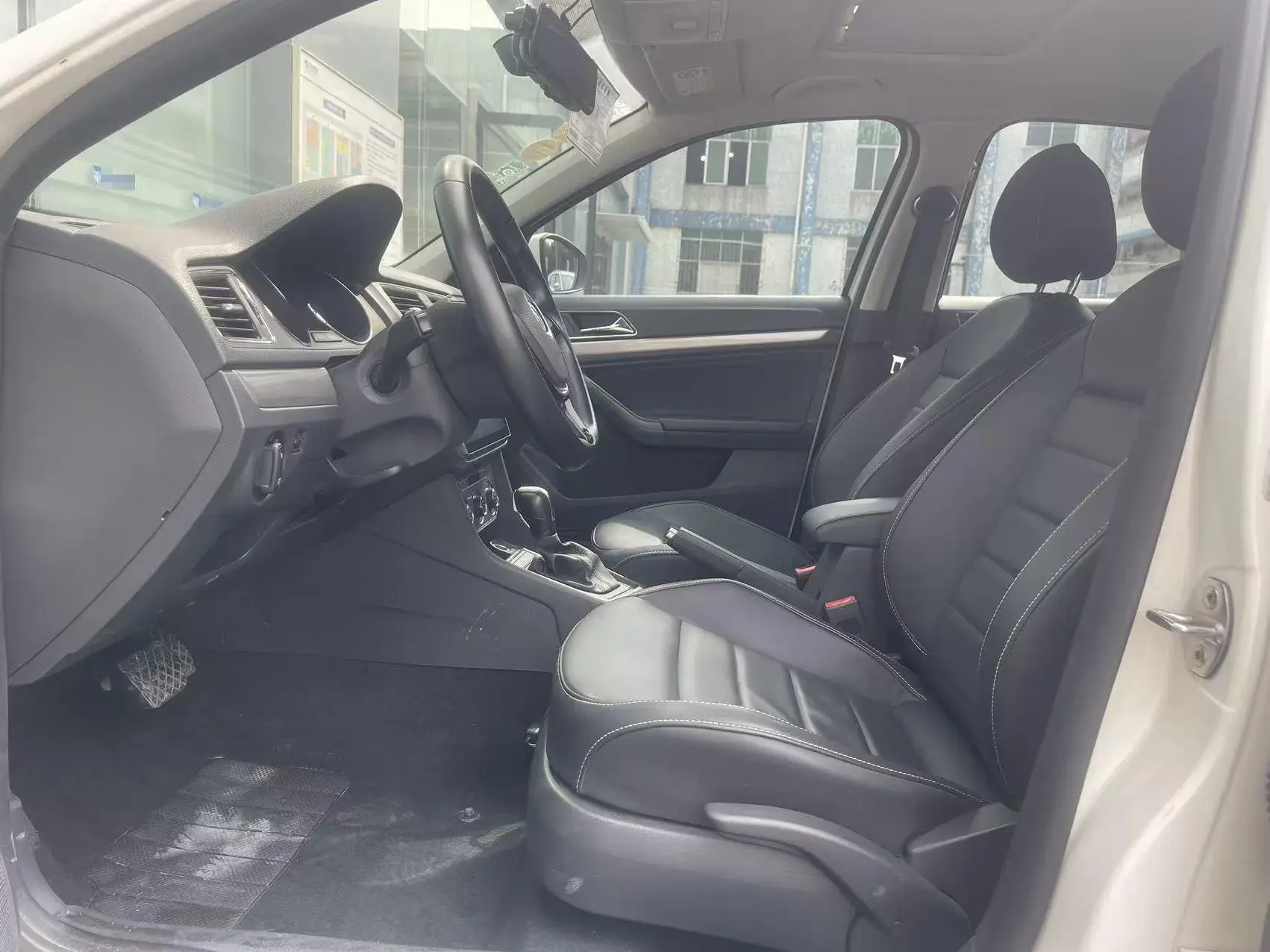 2017 VOLKSWAGEN LAVIDA thumbnail 3