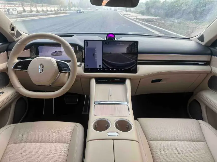 2025 AITO AITO thumbnail 4