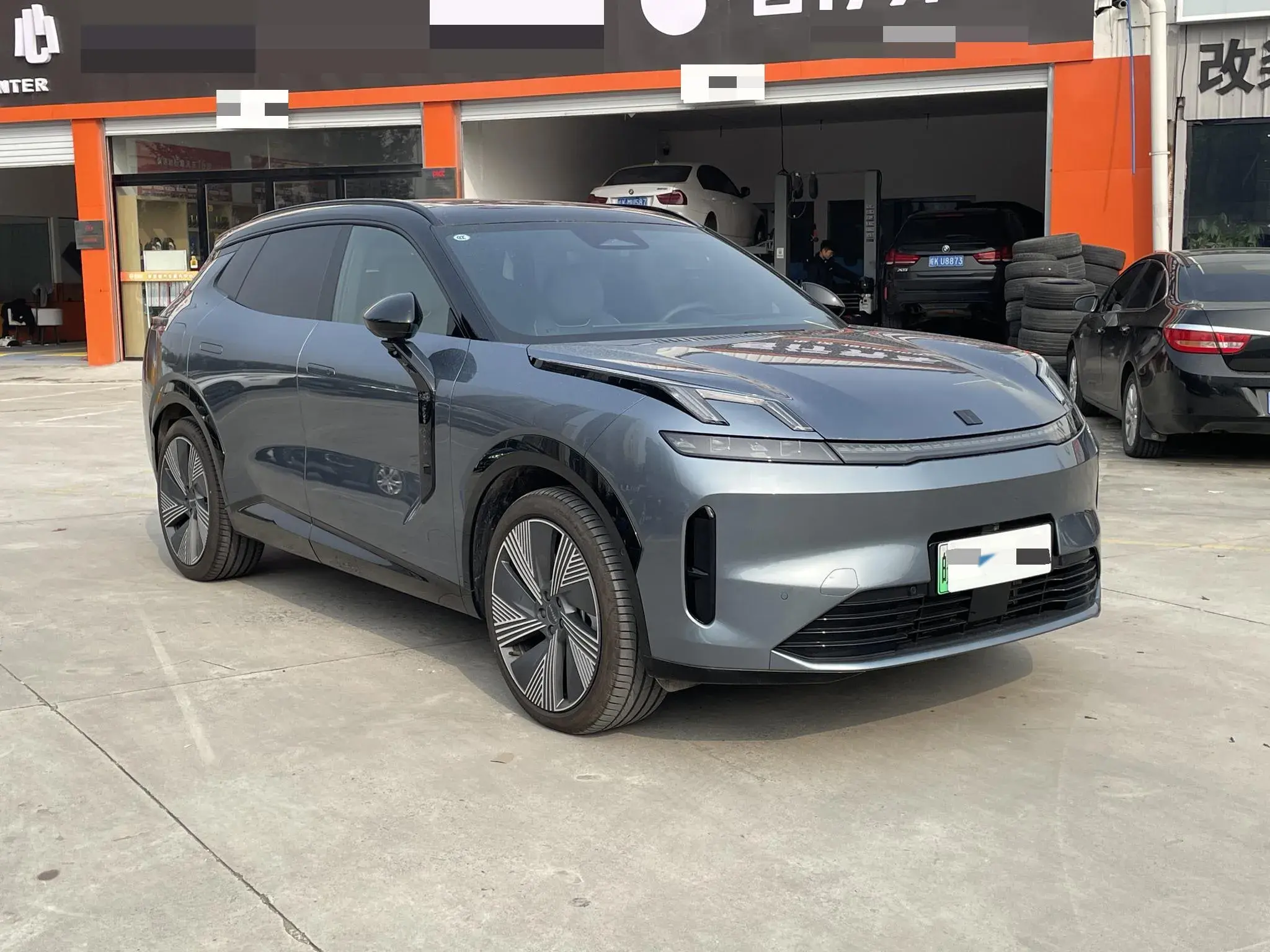 2025 LYNK&CO 08 thumbnail 3