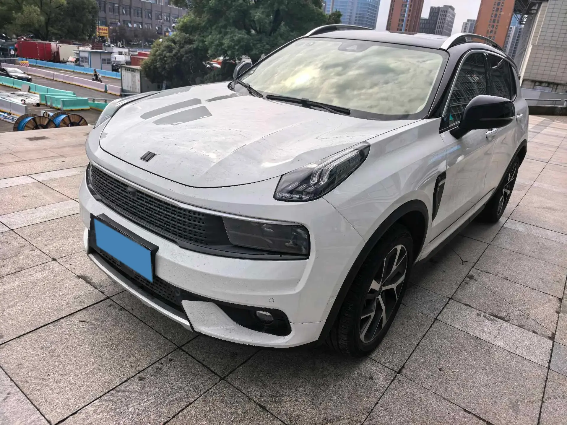 2019 LYNK&CO 01 view 1