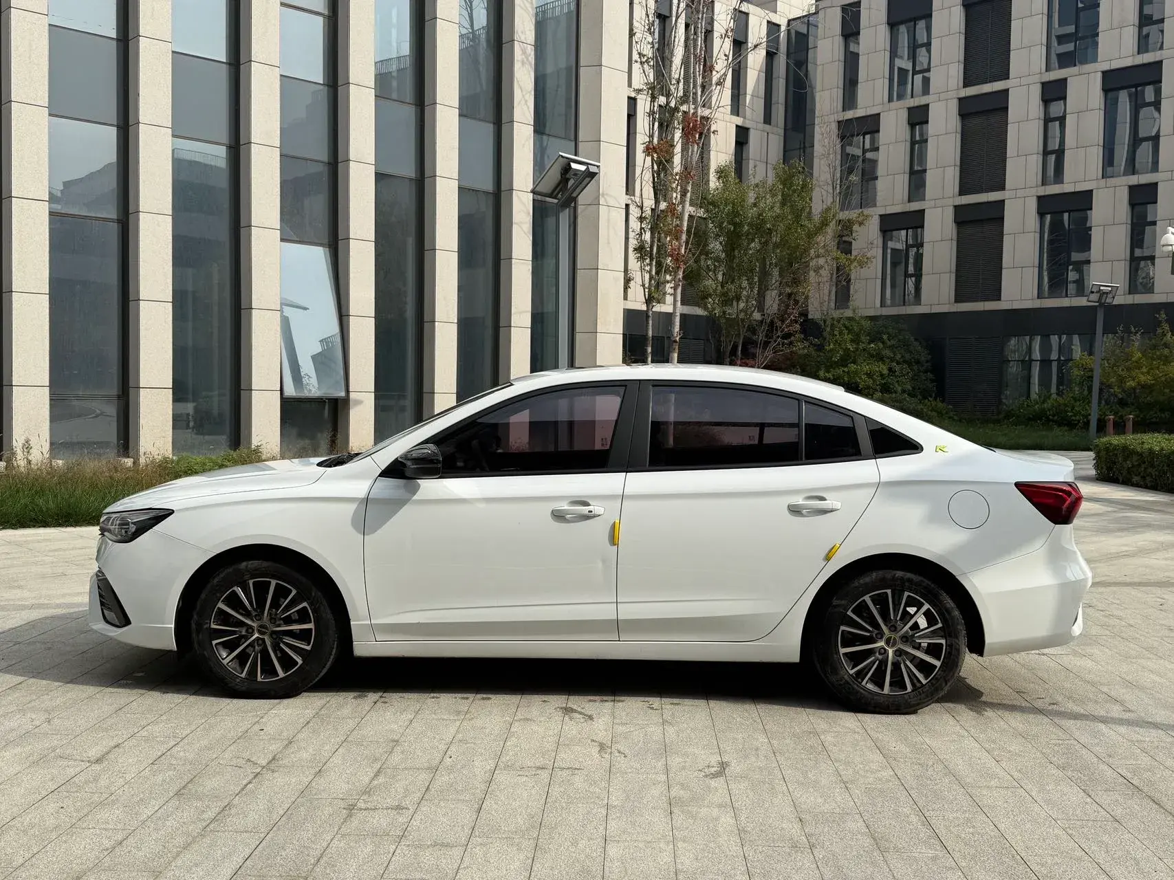 2021 ROEWE I5 thumbnail 3