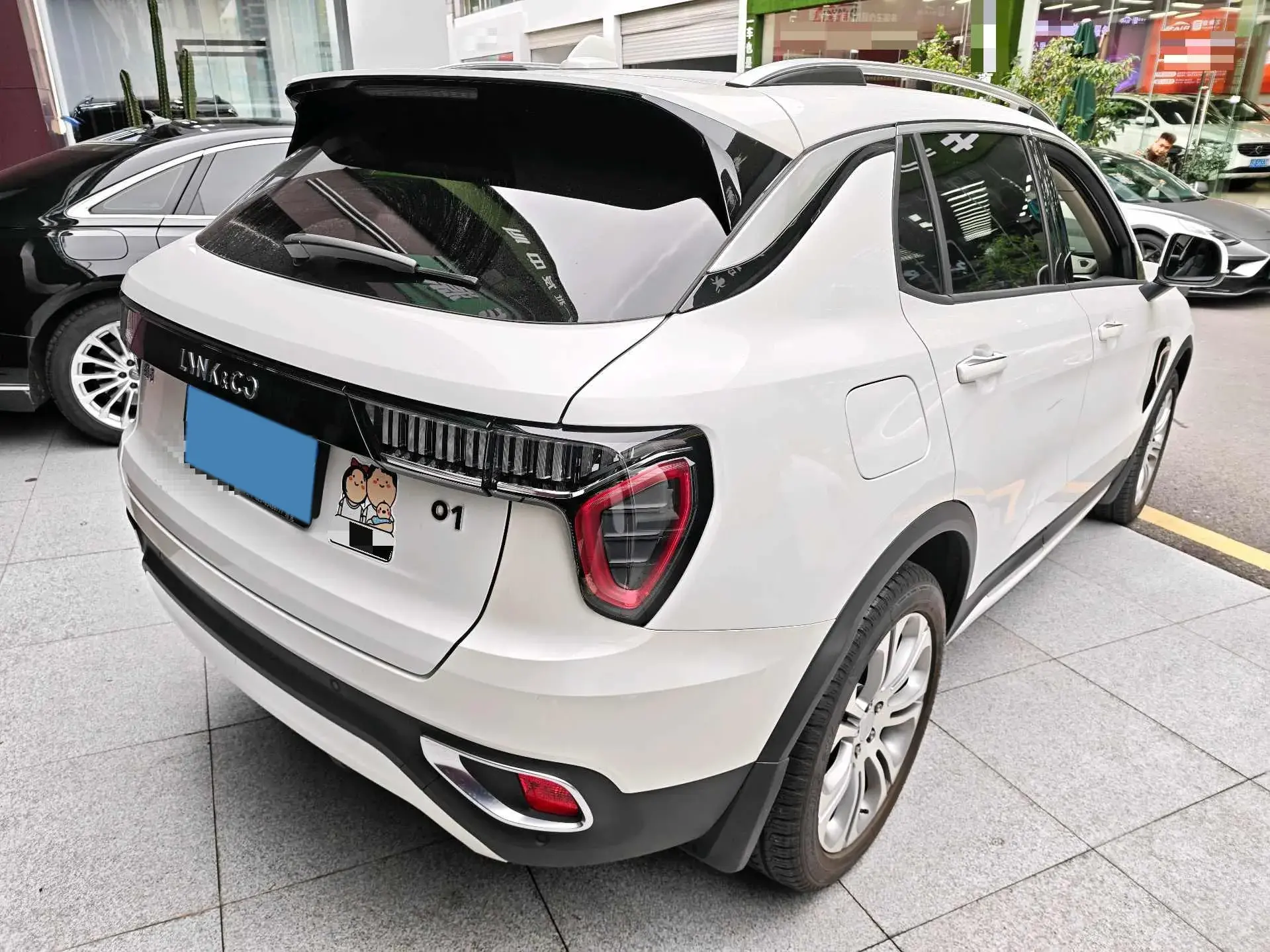 2019 LYNK&CO 01 thumbnail 4