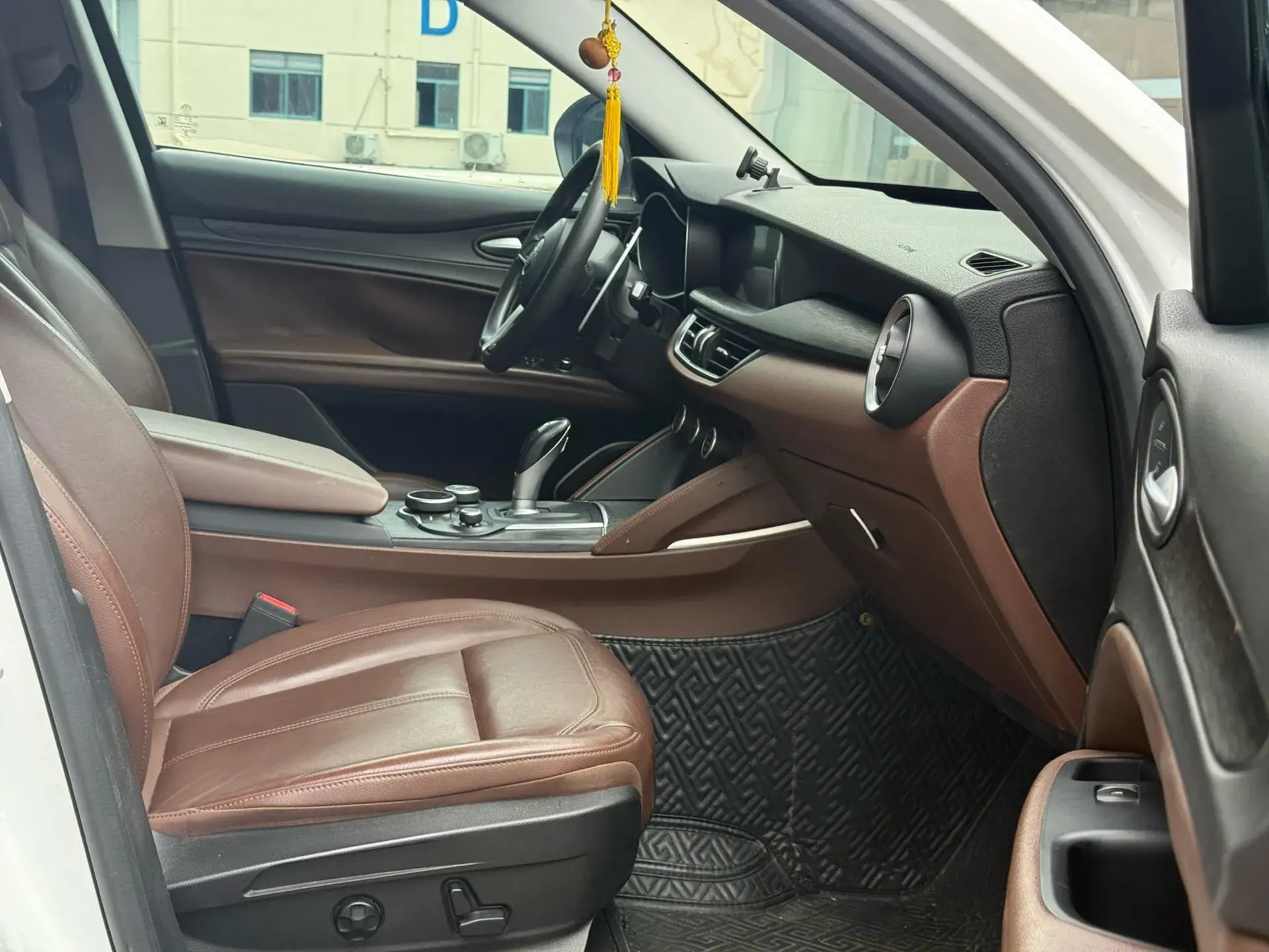 2017 ALFA ROMEO thumbnail 4