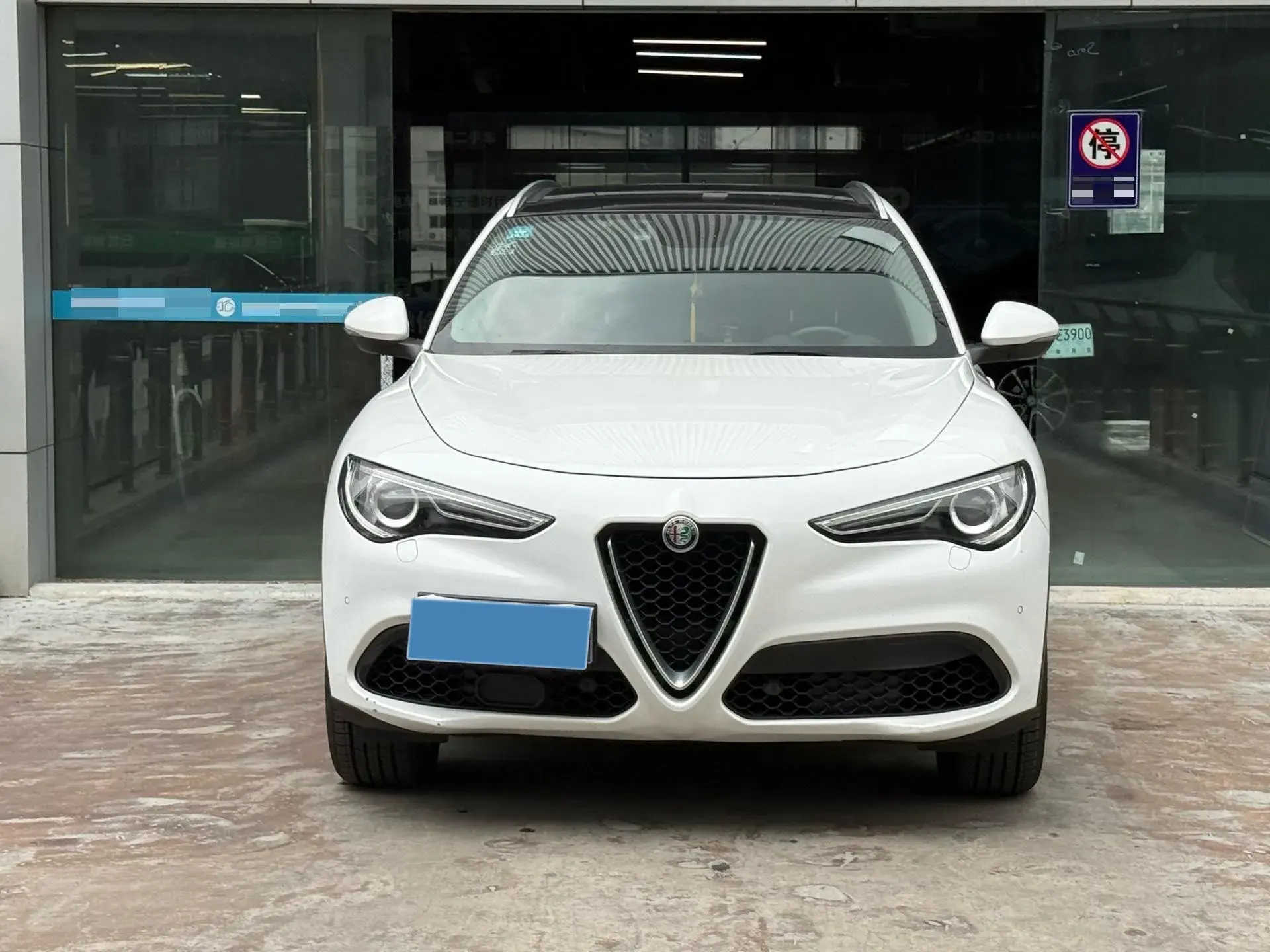 2017 ALFA ROMEO thumbnail 2