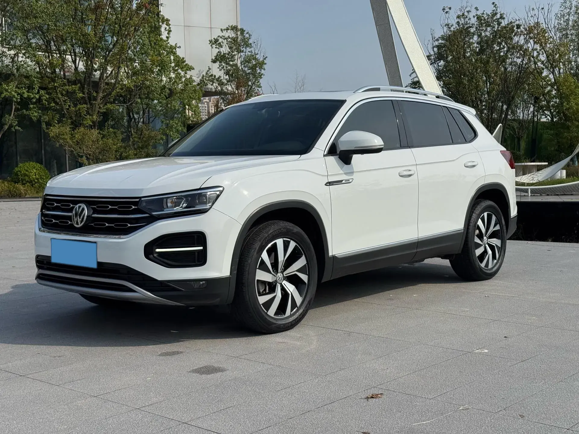 2020 VOLKSWAGEN TAYRON view 1