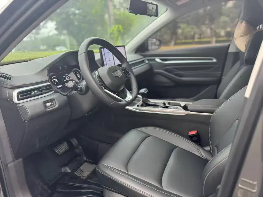 2025 GEELY EMGRAND thumbnail 4