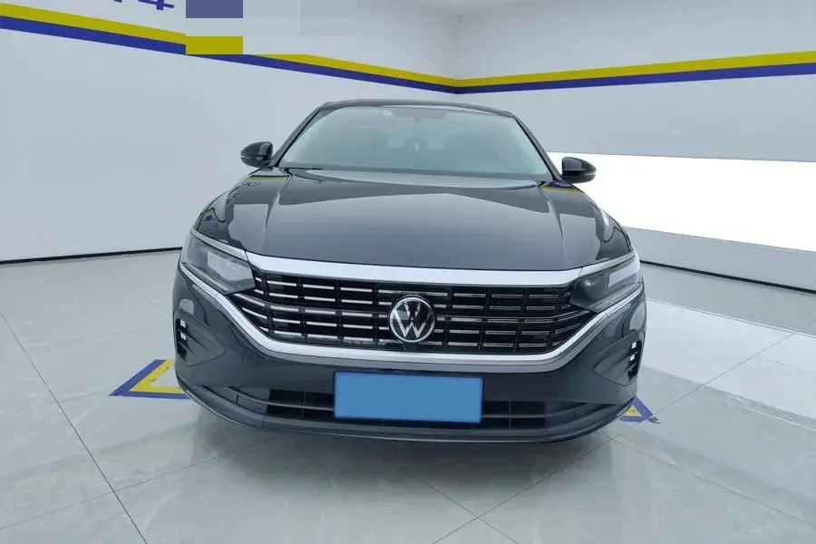 2023 VOLKSWAGEN PASSAT thumbnail 3