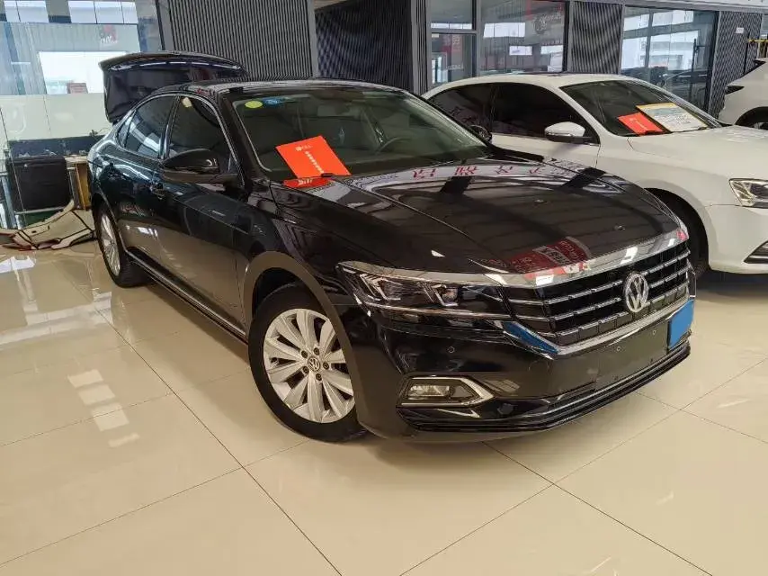2019 VOLKSWAGEN PASSAT thumbnail 3
