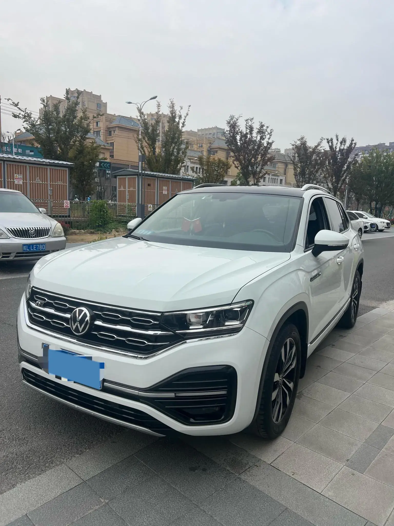 2019 VOLKSWAGEN TAYRON view 1