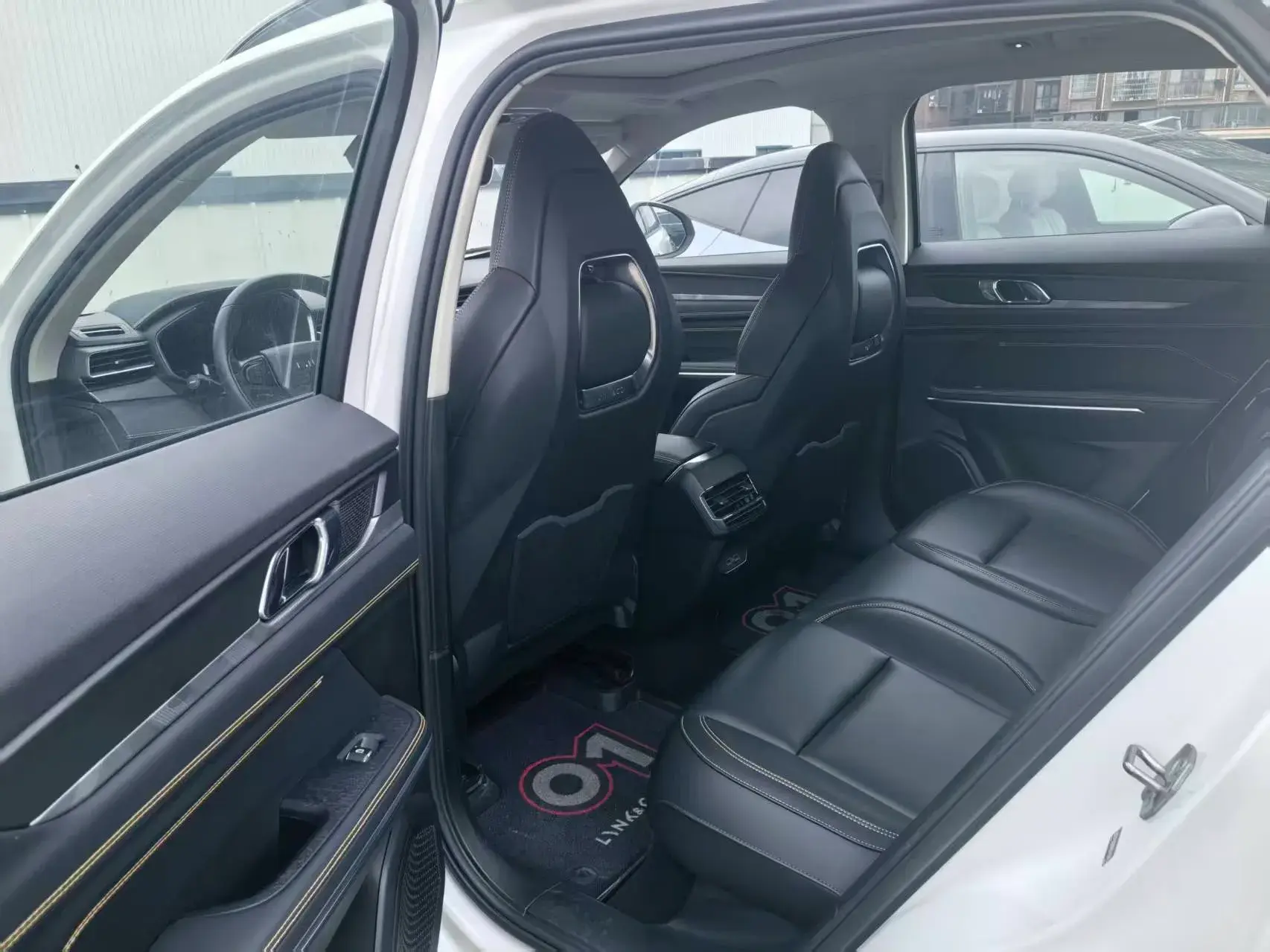 2023 LYNK&CO 01 thumbnail 3