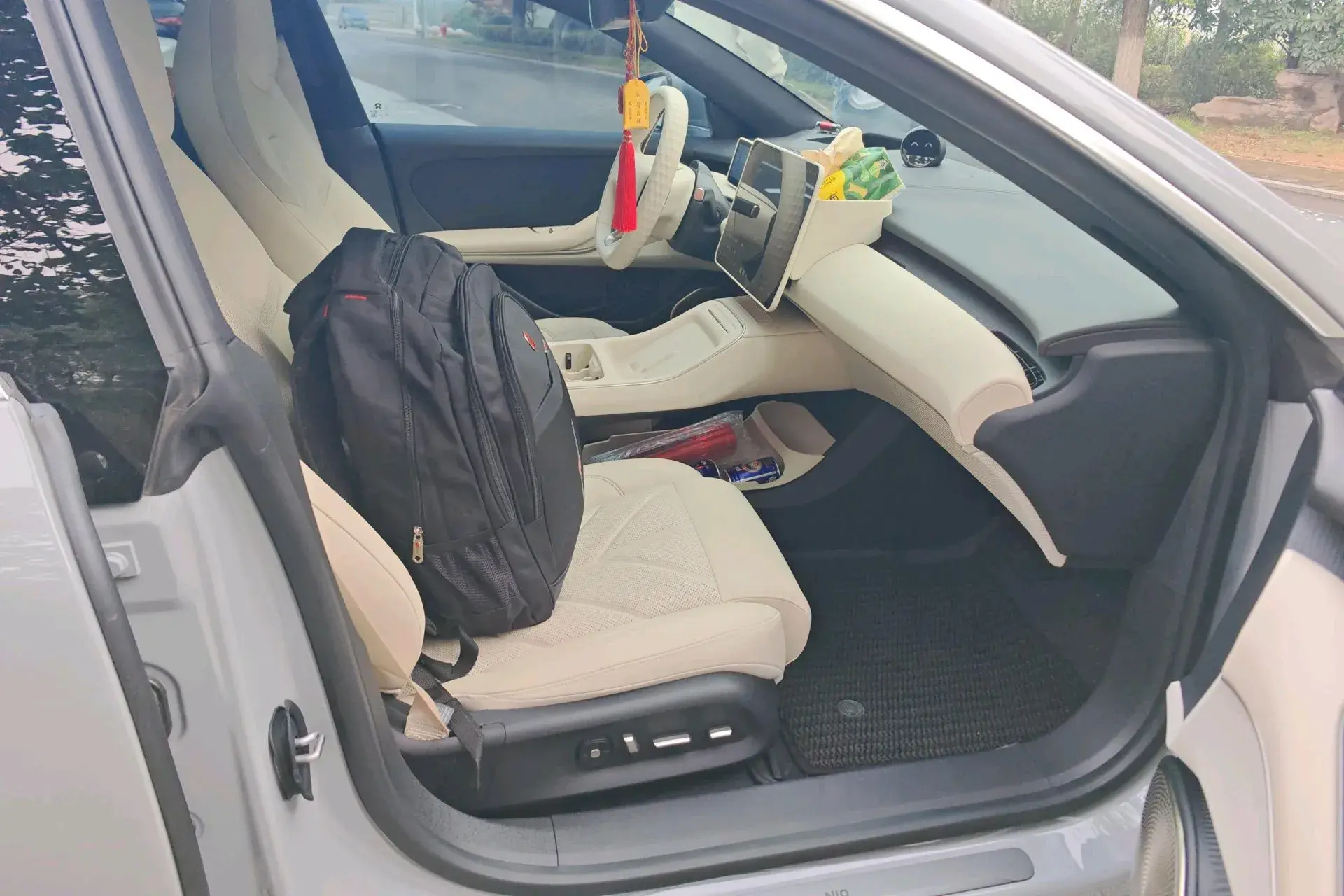 2025 NIO ET5T thumbnail 4