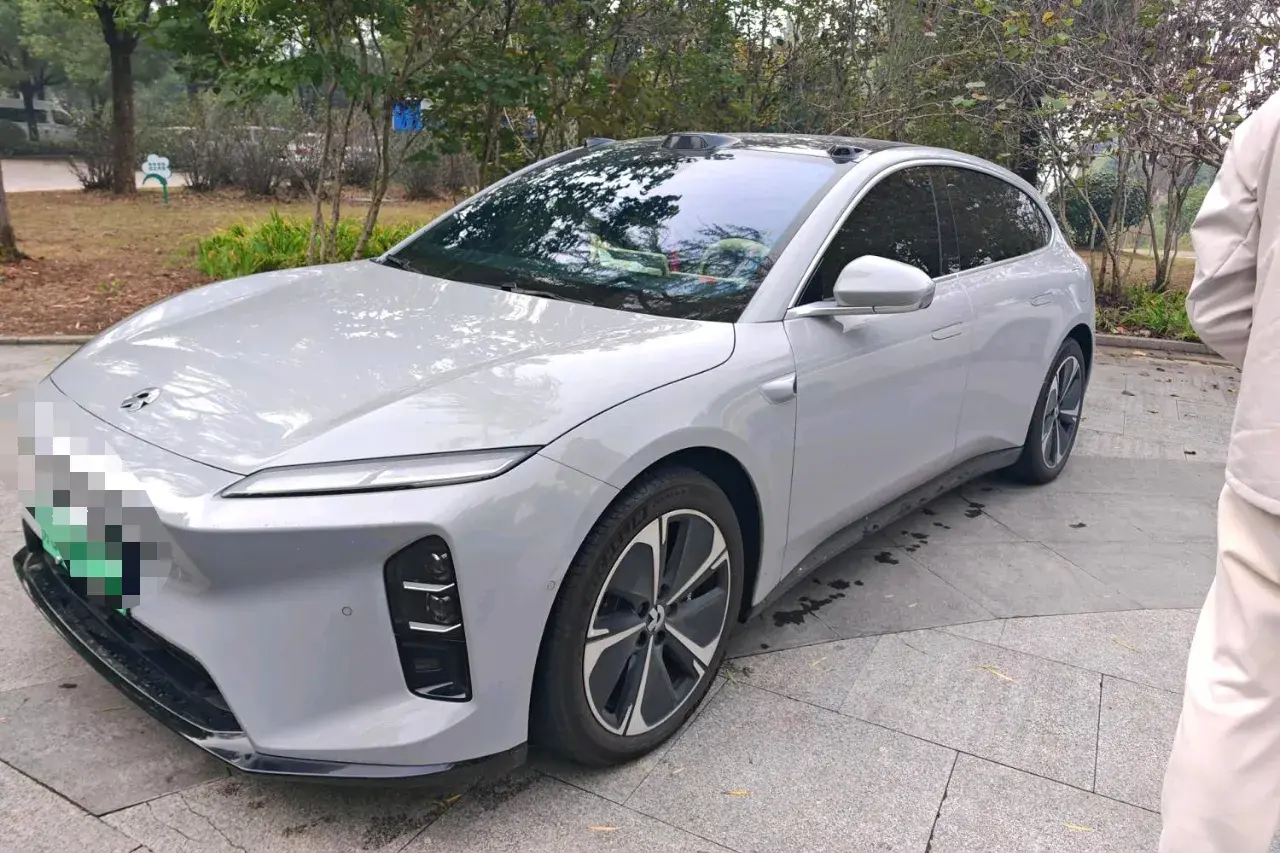 2025 NIO ET5T view 1