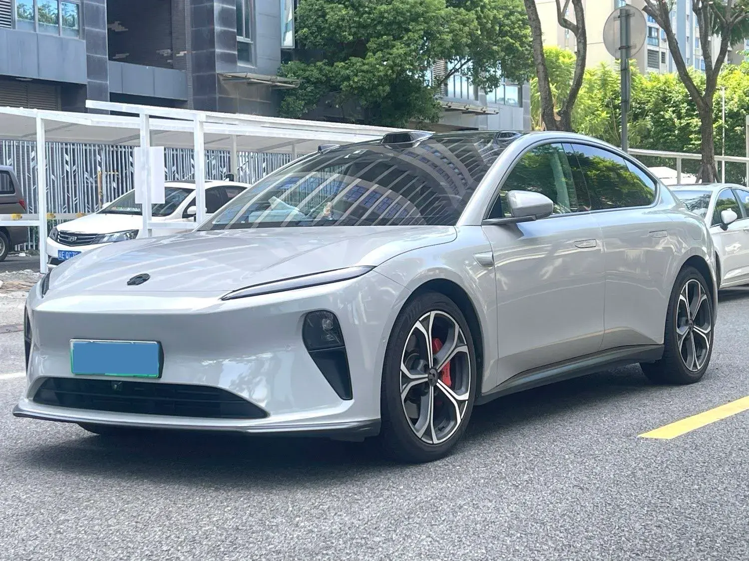 2022 NIO ET5 view 1