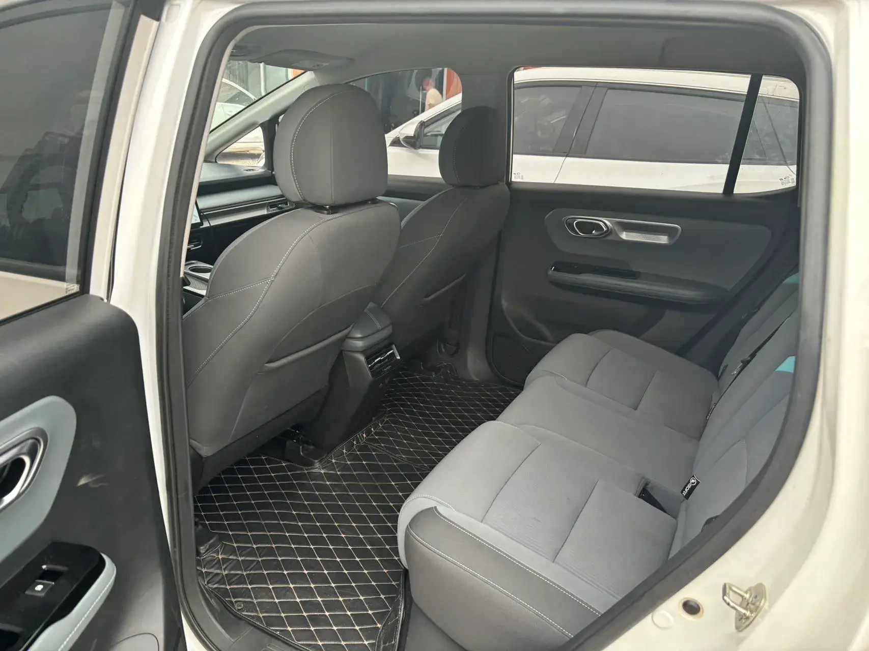 2023 AION Y thumbnail 3