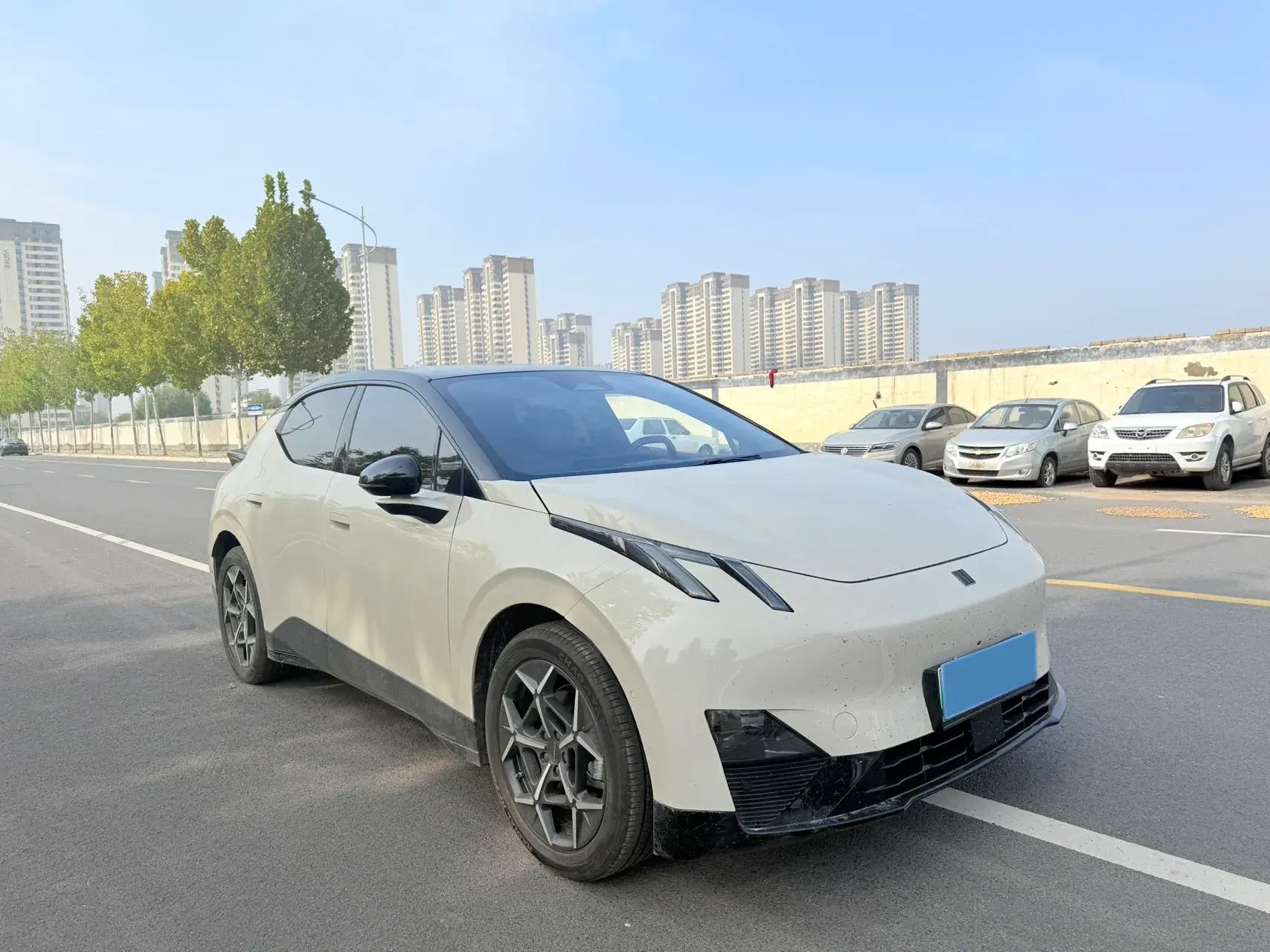 2025 LYNK&CO Z20 thumbnail 3