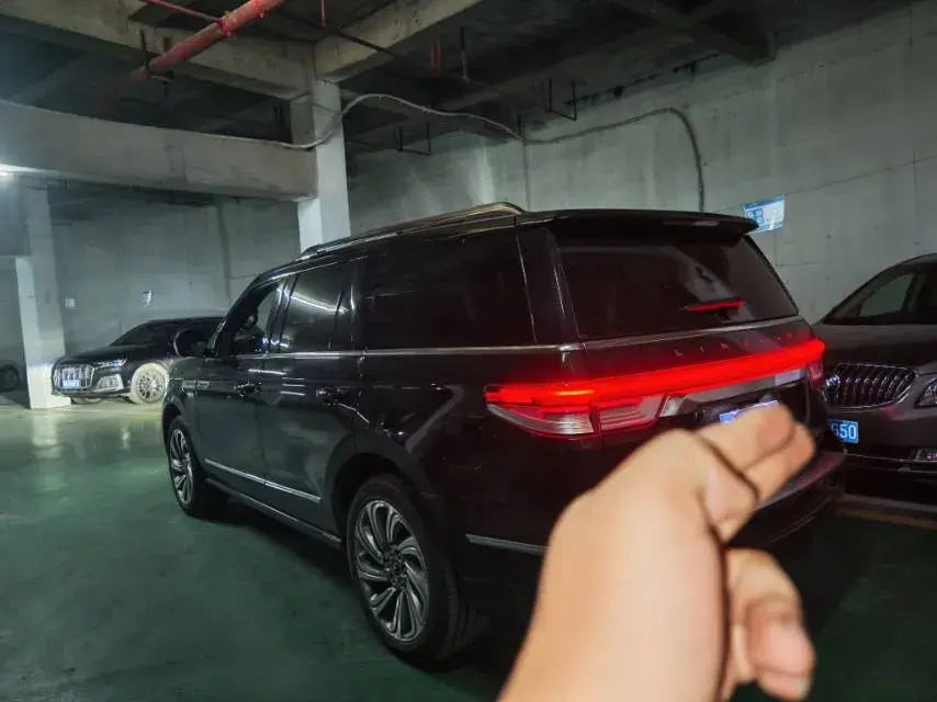 2022 LINCOLN NAVIGATOR thumbnail 3