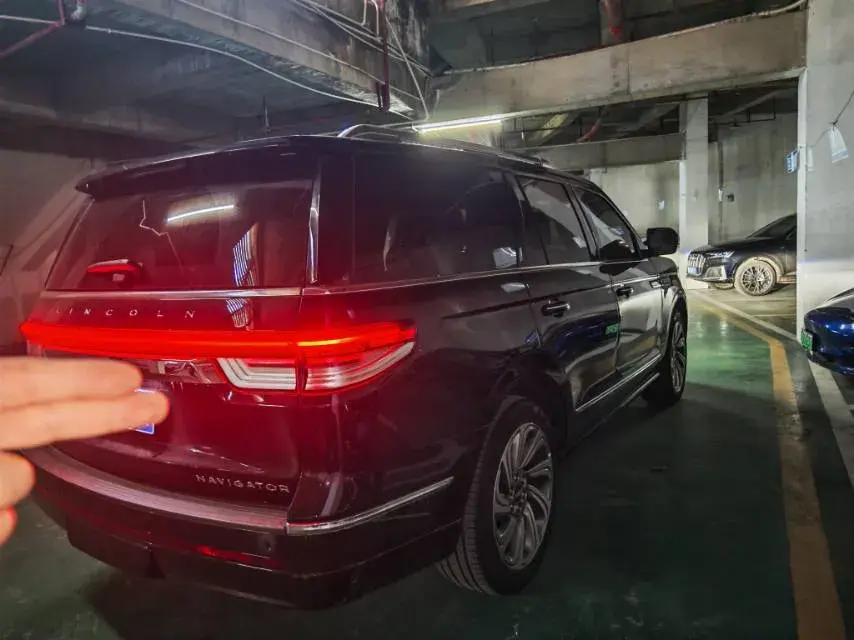 2022 LINCOLN NAVIGATOR thumbnail 4