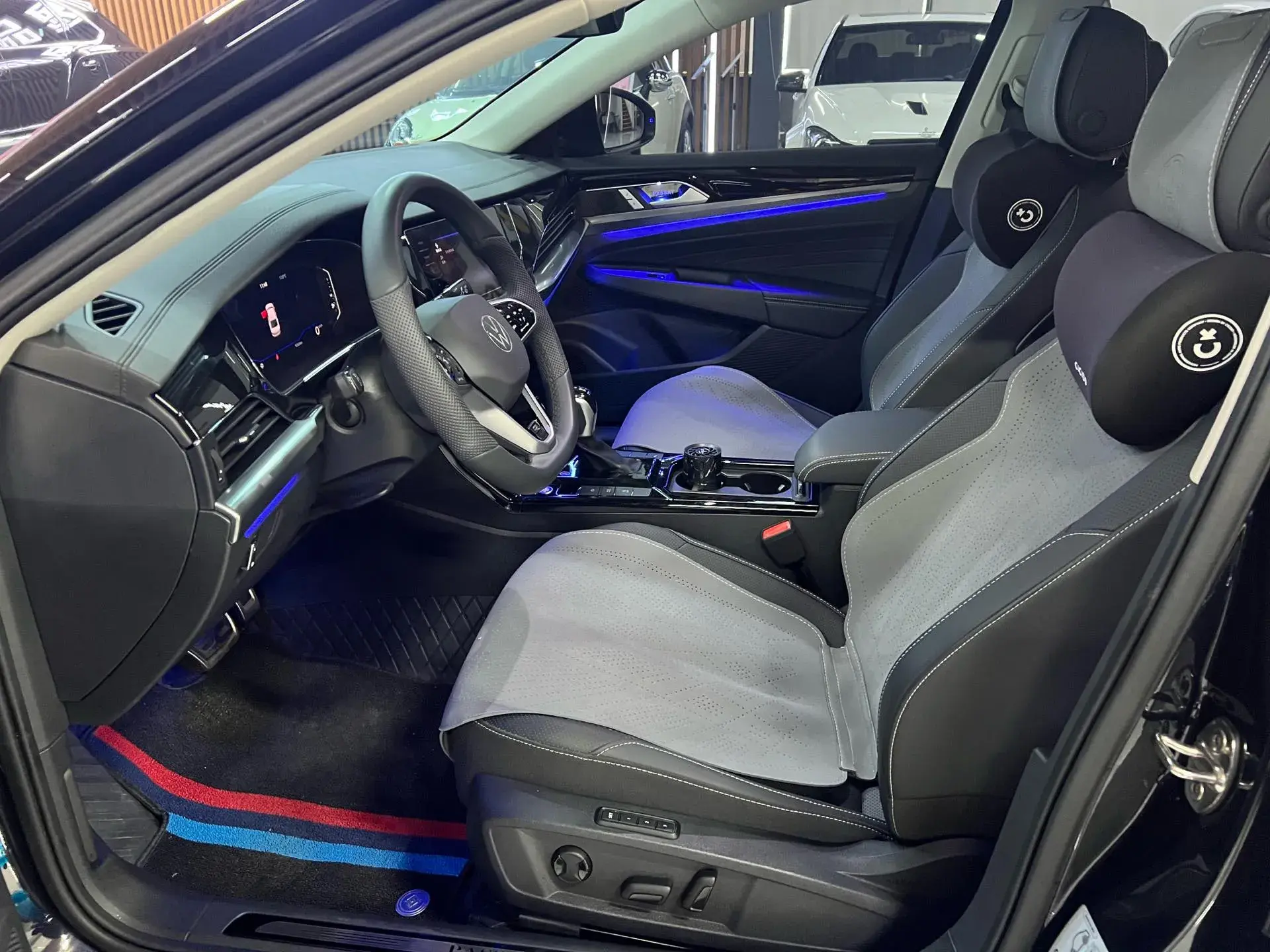 2024 VOLKSWAGEN PASSAT thumbnail 3