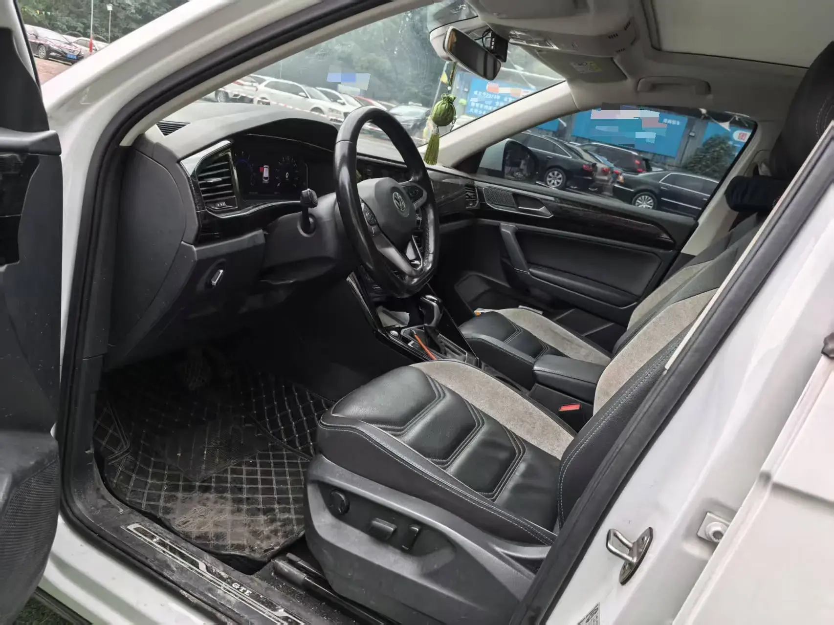 2020 VOLKSWAGEN TAYRON thumbnail 3