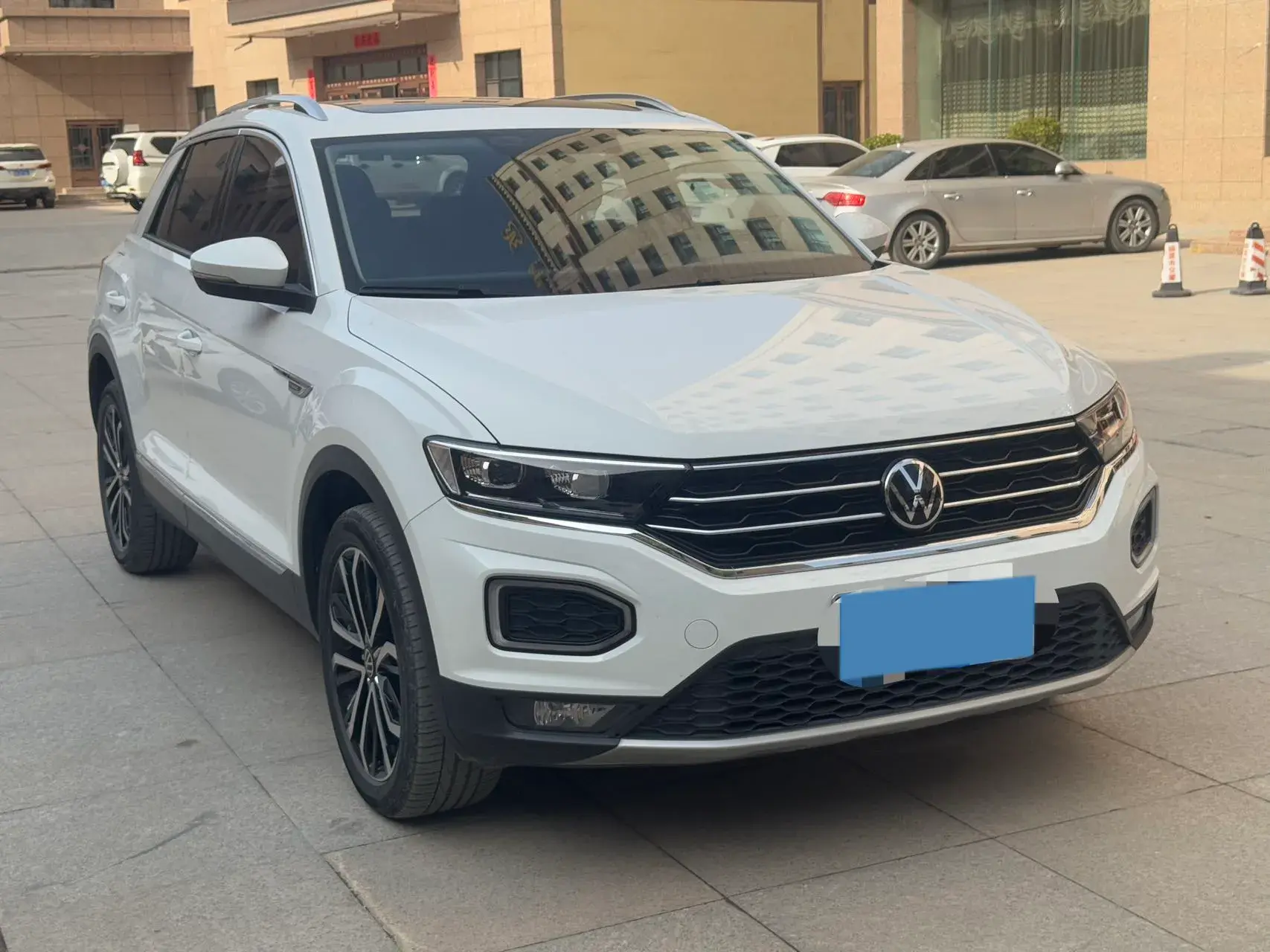 2022 VOLKSWAGEN T-ROC thumbnail 3