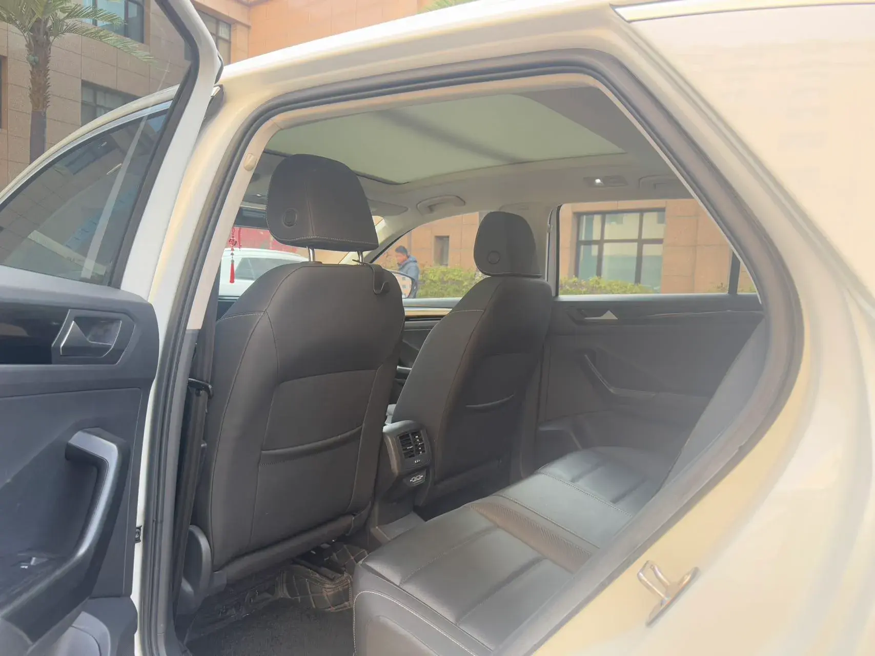 2022 VOLKSWAGEN T-ROC thumbnail 4