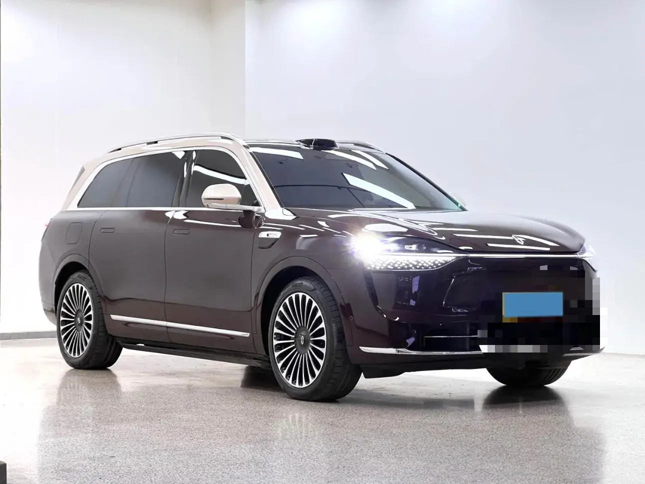 2025 AITO AITO thumbnail 3