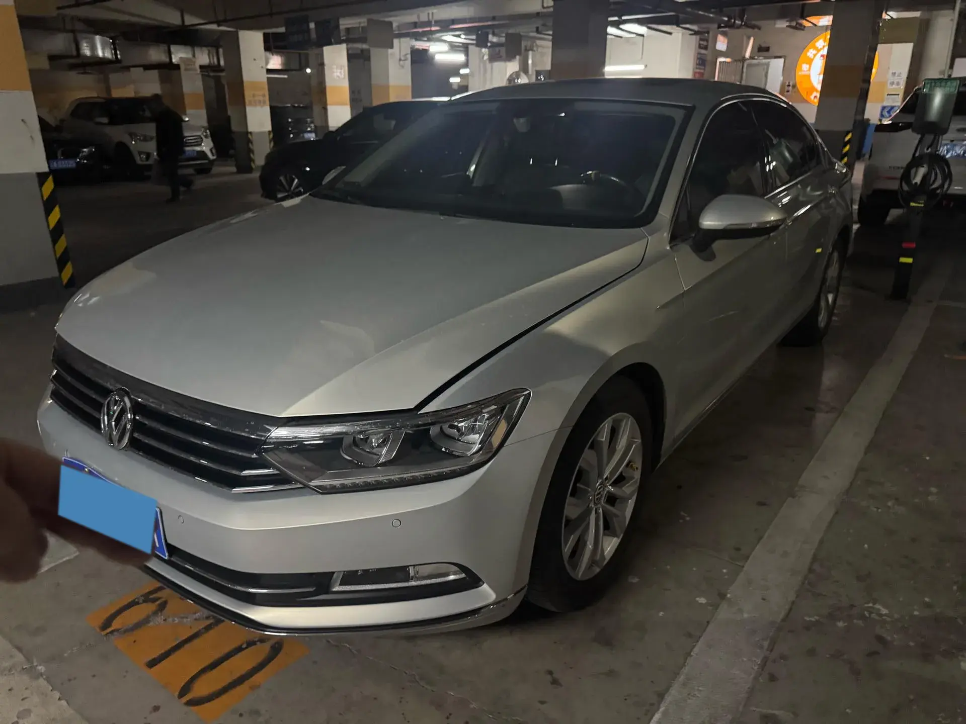 2018 VOLKSWAGEN MAGOTAN view 1