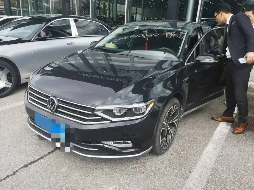 2020 VOLKSWAGEN MAGOTAN view 1