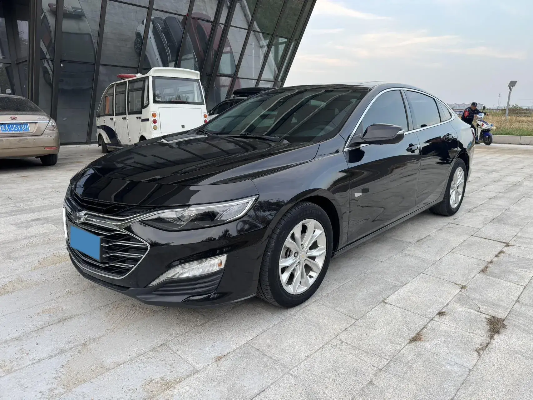 2021 CHEVROLET MALIBU view 1