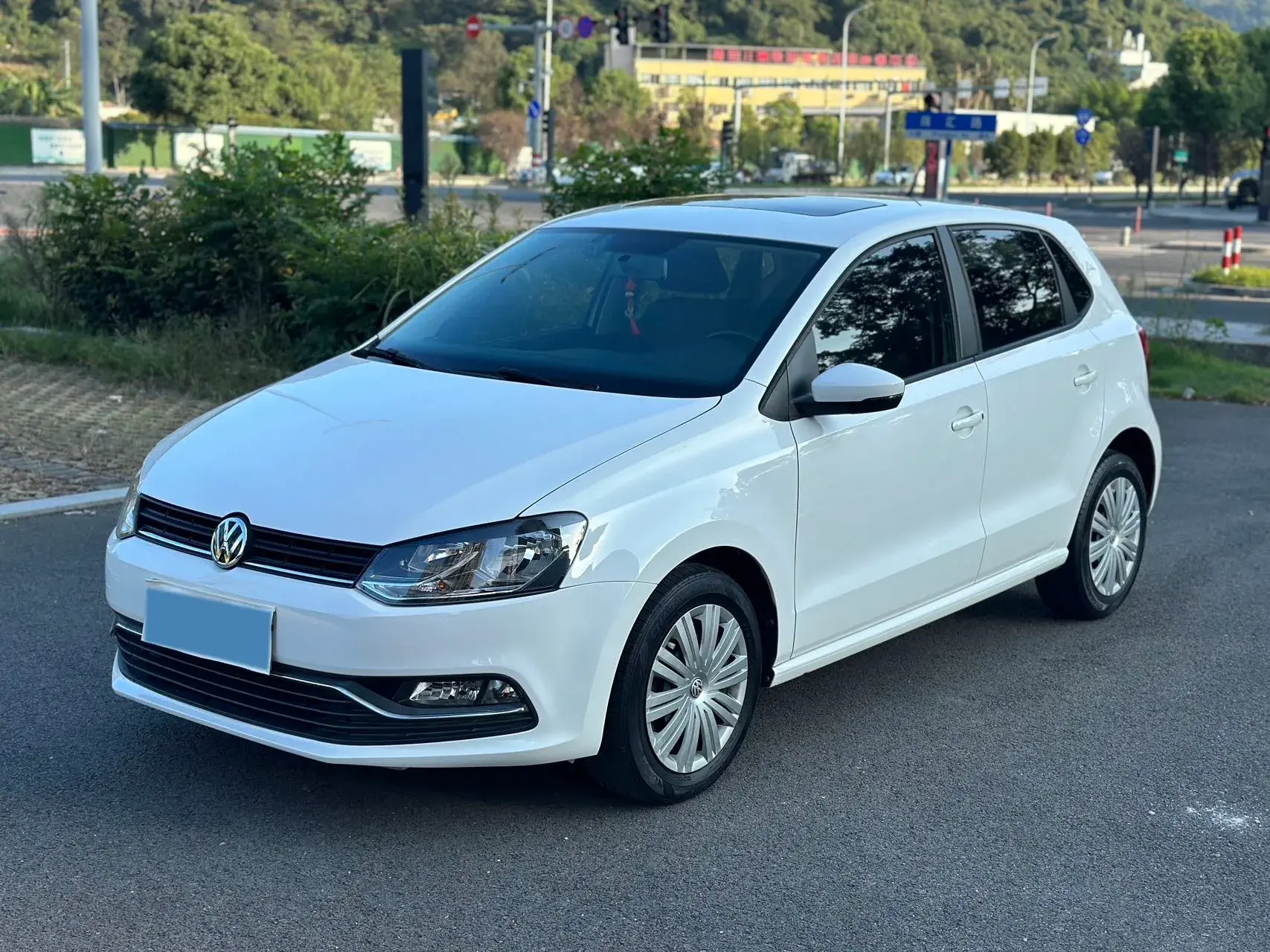 2018 VOLKSWAGEN POLO view 1