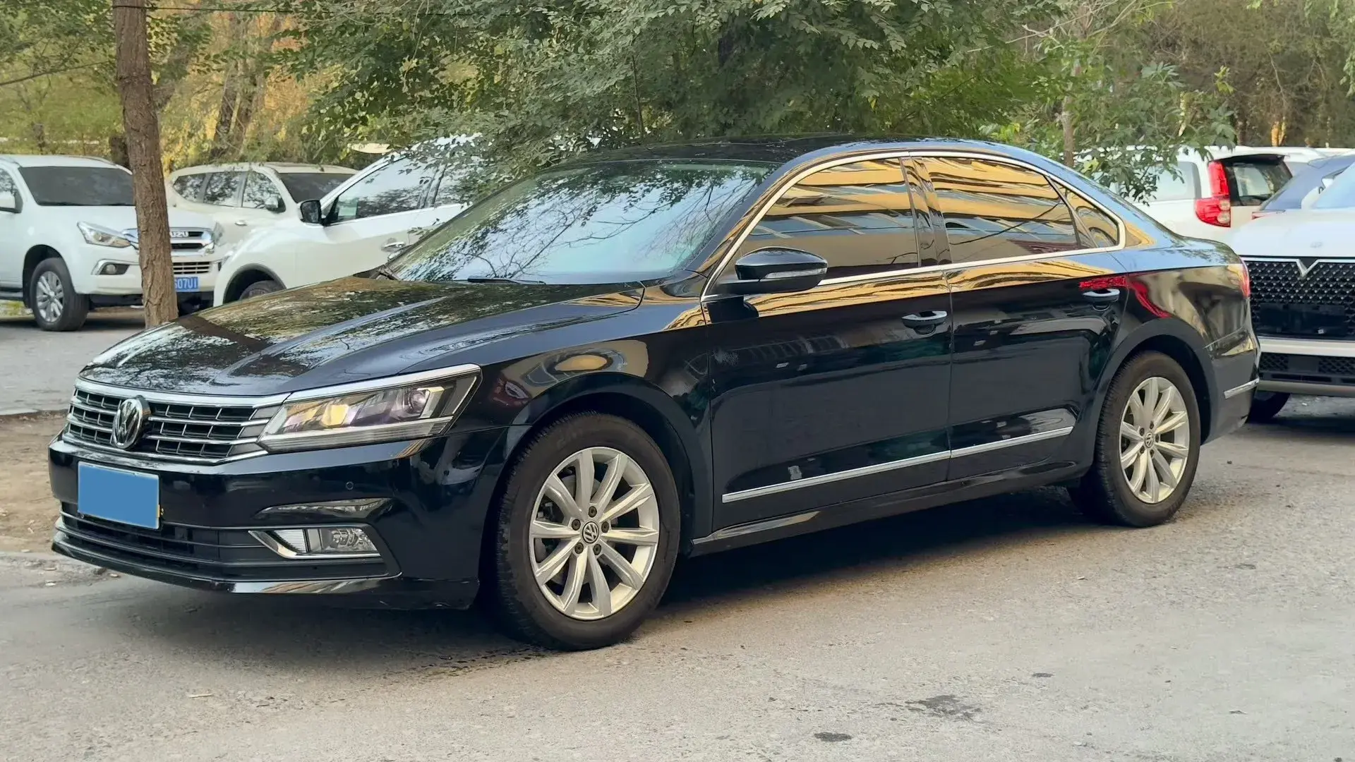 2017 VOLKSWAGEN PASSAT view 1