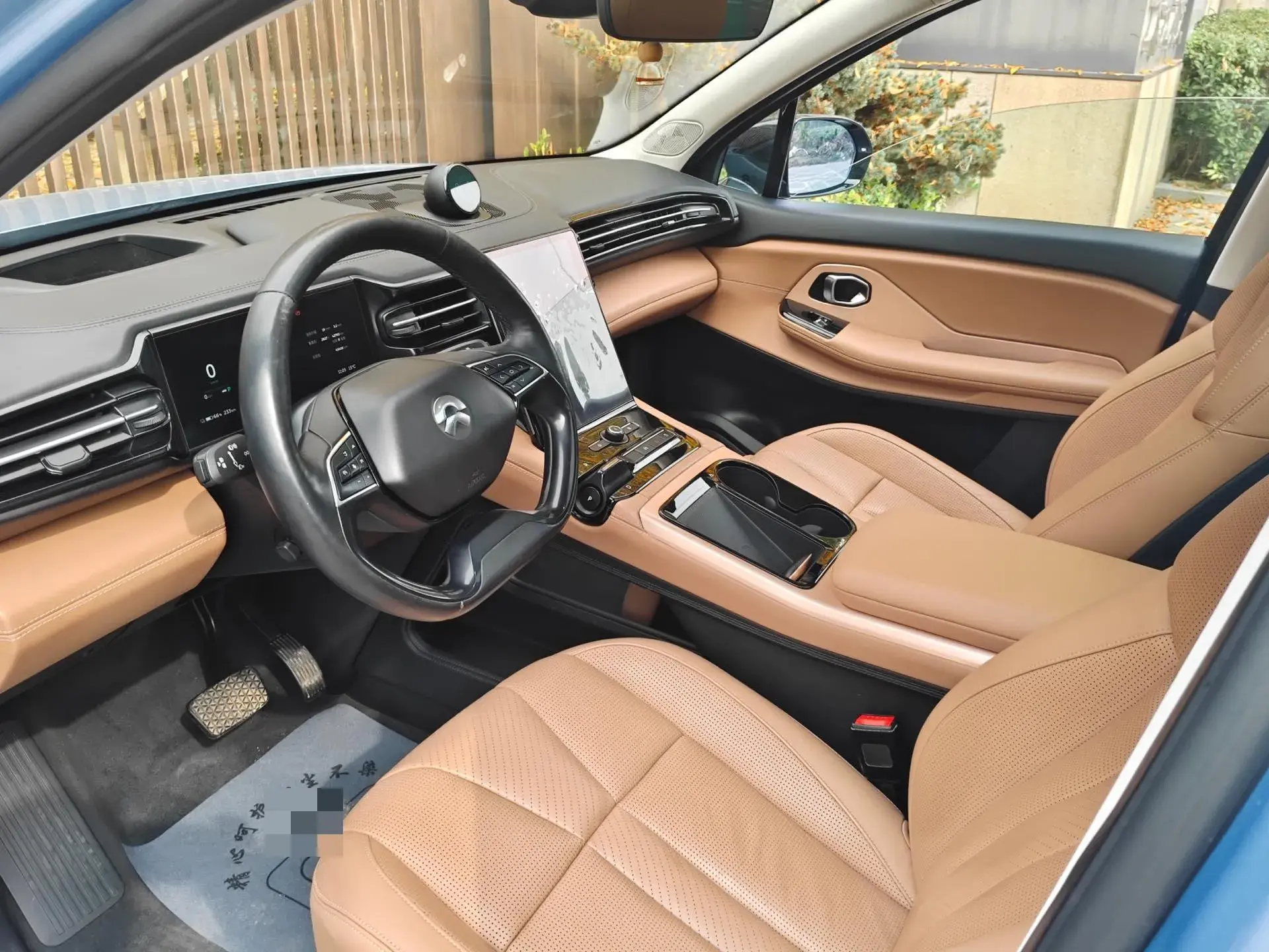 2018 NIO ES8 thumbnail 4