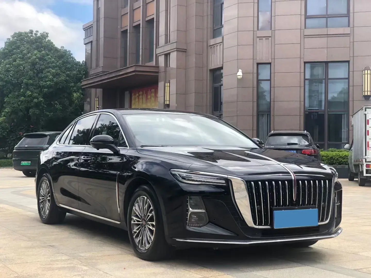 2023 HONGQI H5 thumbnail 3