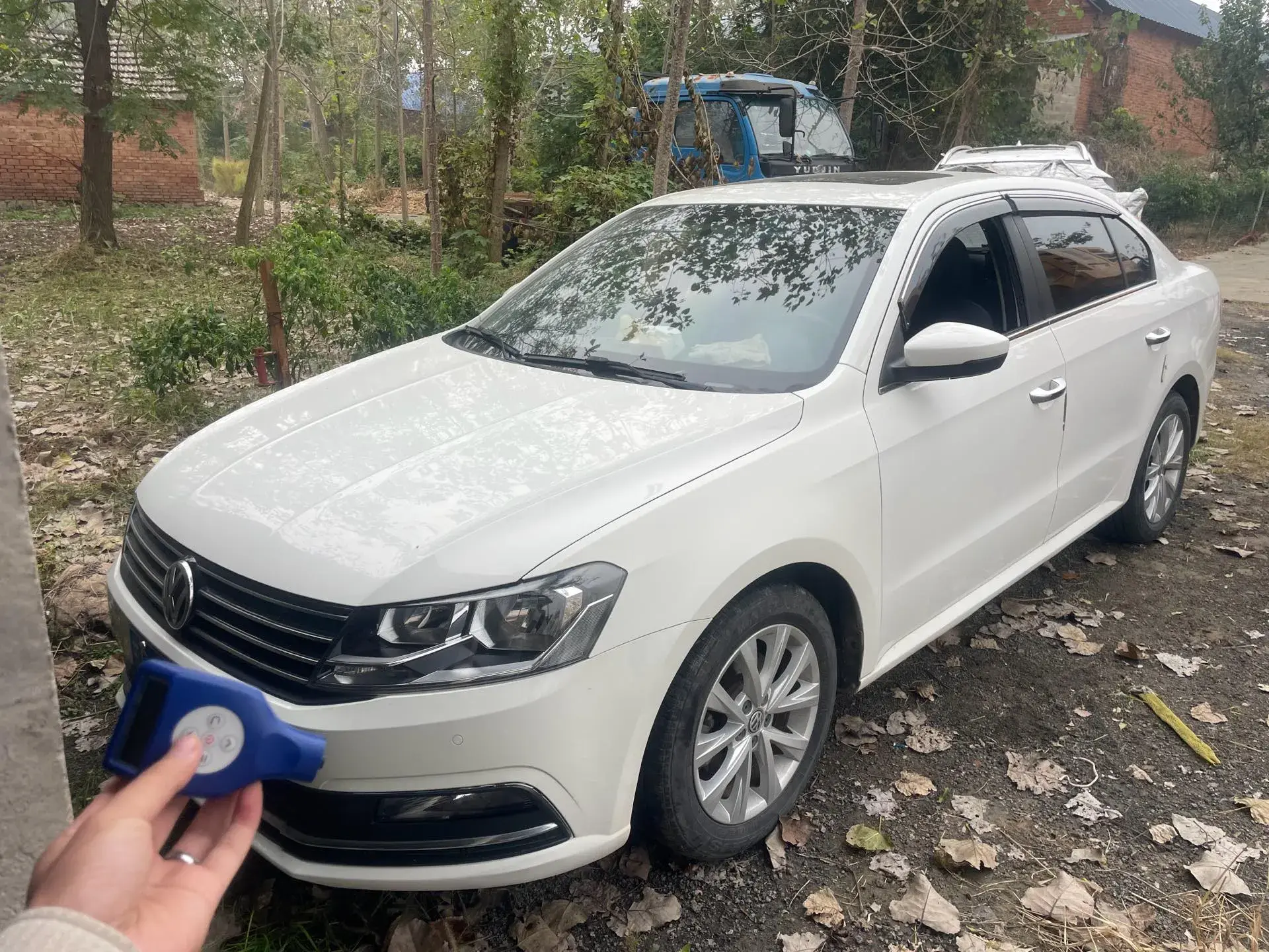 2017 VOLKSWAGEN LAVIDA view 1