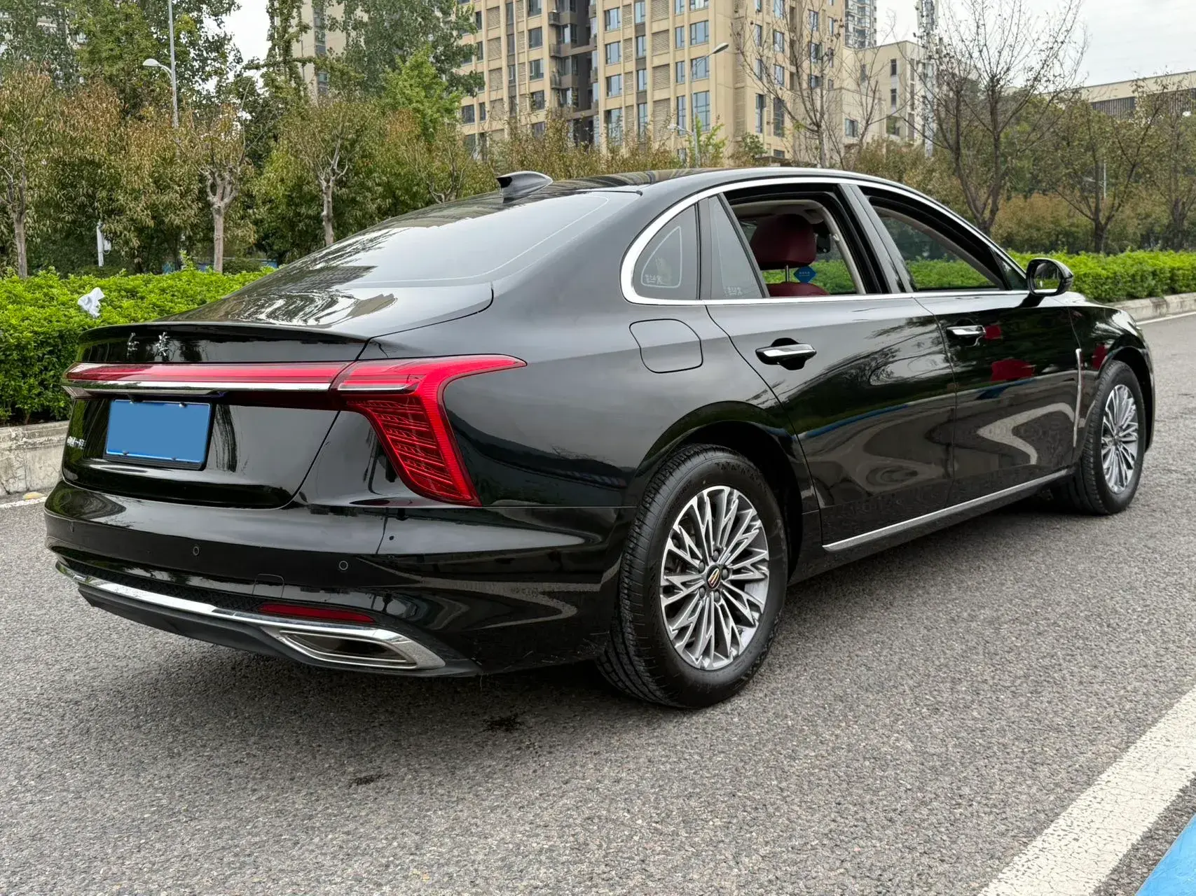 2024 HONGQI H5 thumbnail 4