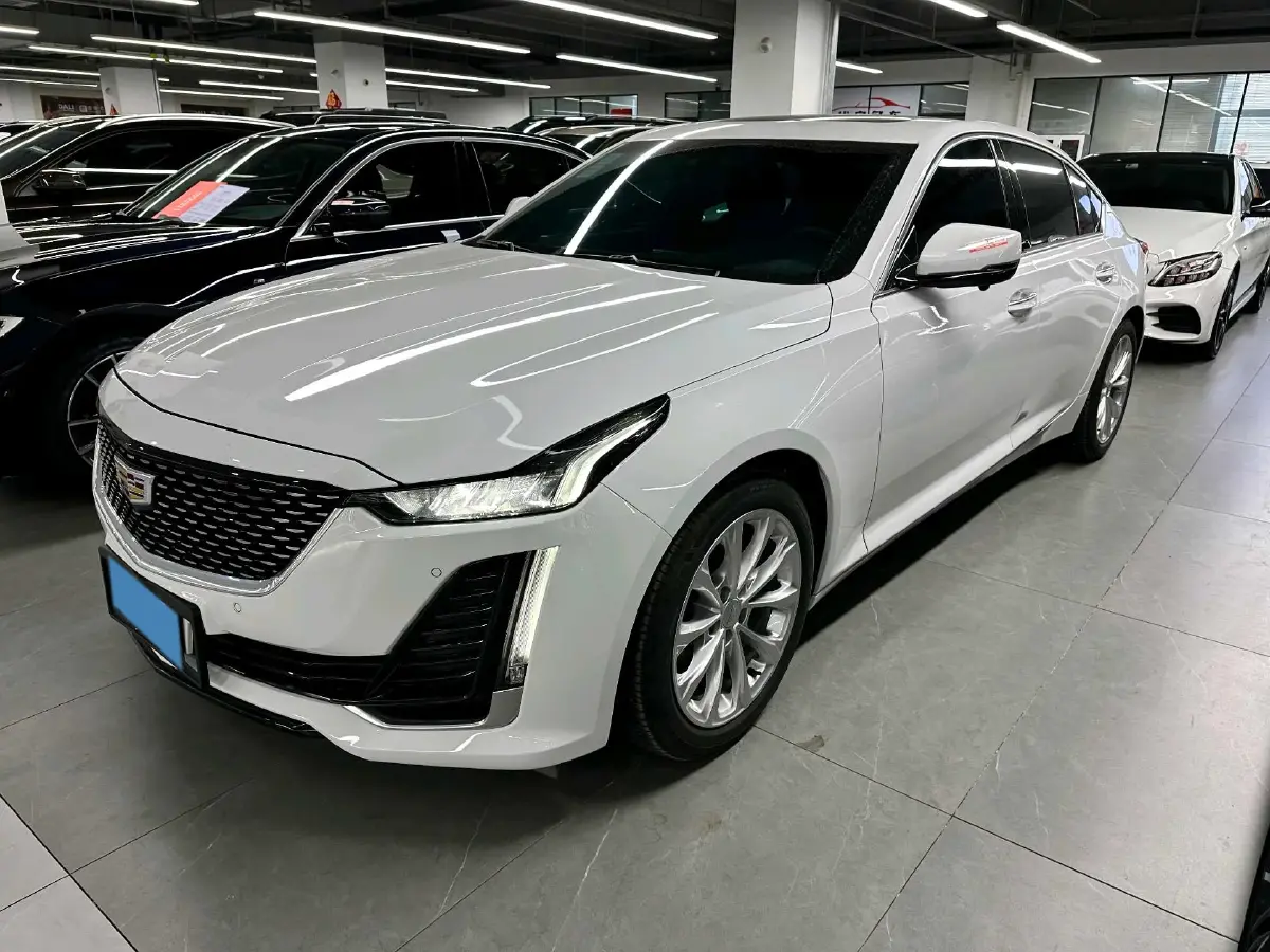 2022 Cadillac CT5 2.0T 237HP L4 10AT