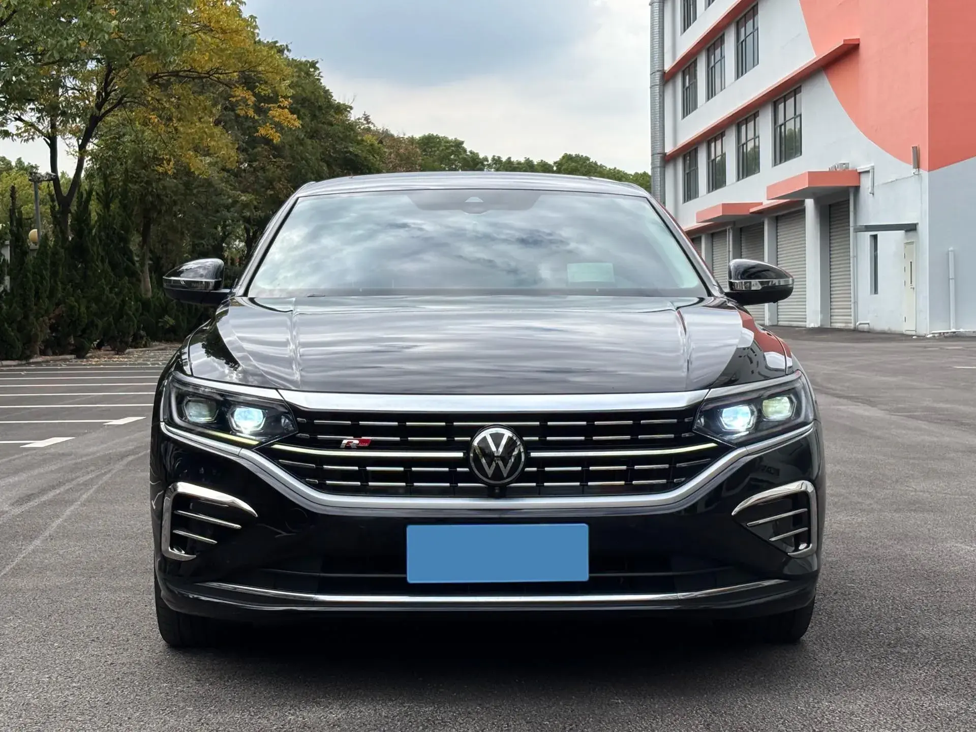 2023 VOLKSWAGEN PASSAT thumbnail 2