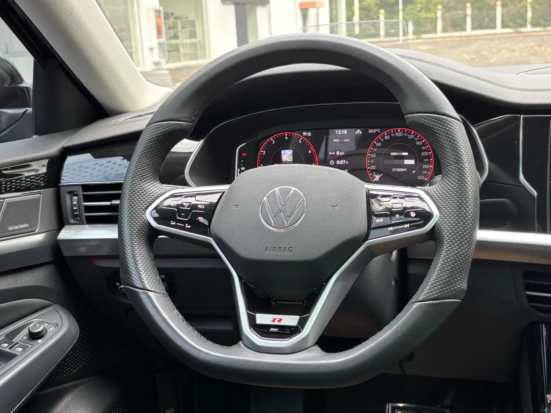 2023 VOLKSWAGEN PASSAT thumbnail 4