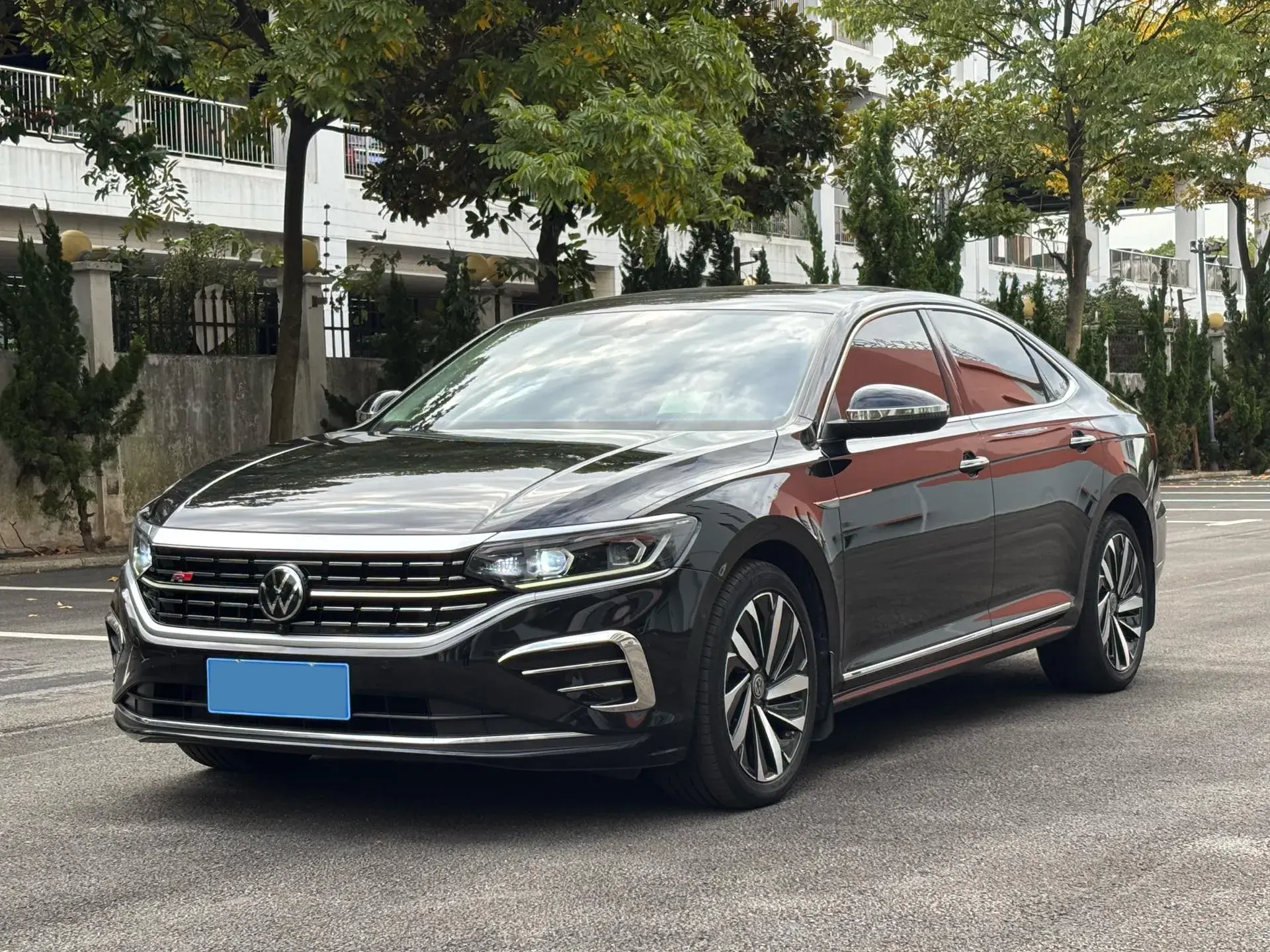 2023 VOLKSWAGEN PASSAT view 1
