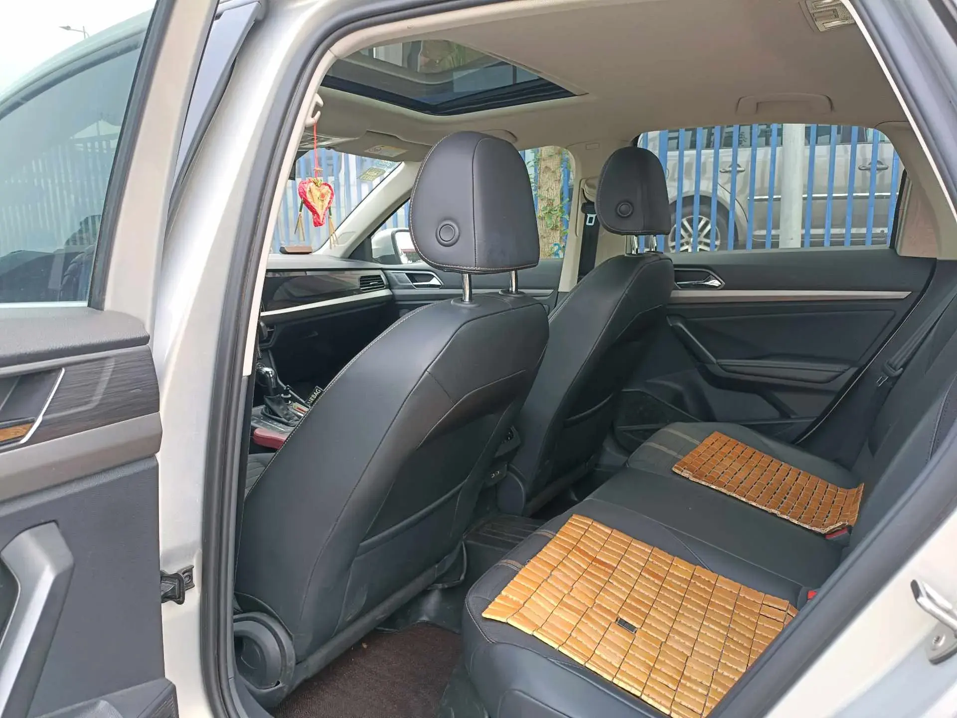 2018 VOLKSWAGEN LAVIDA thumbnail 4