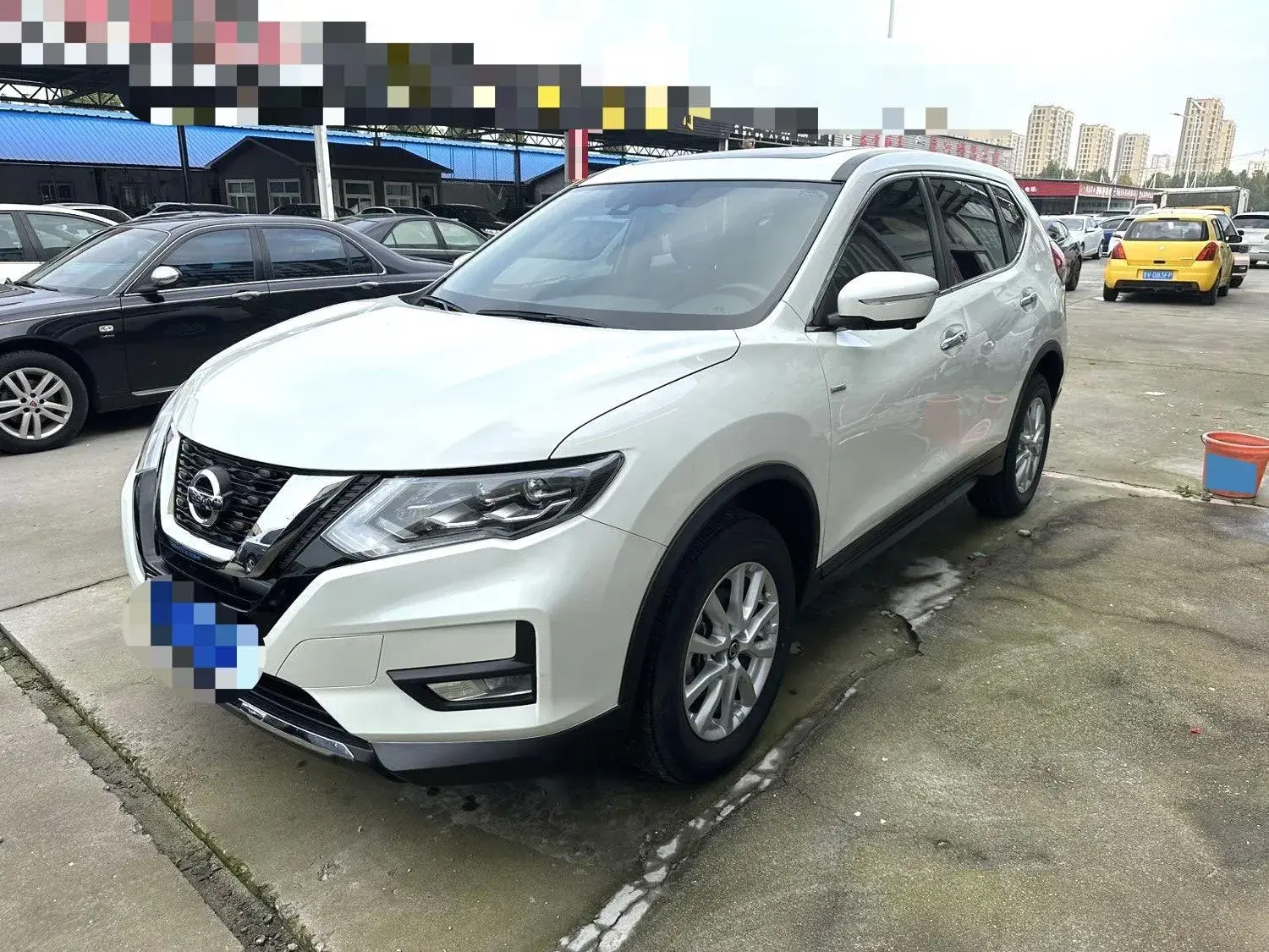 2022 NISSAN X-TRAIL view 1