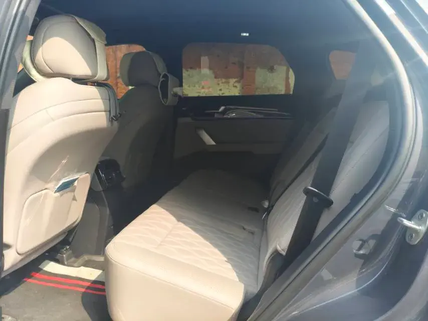 2024 BYD TANG thumbnail 3