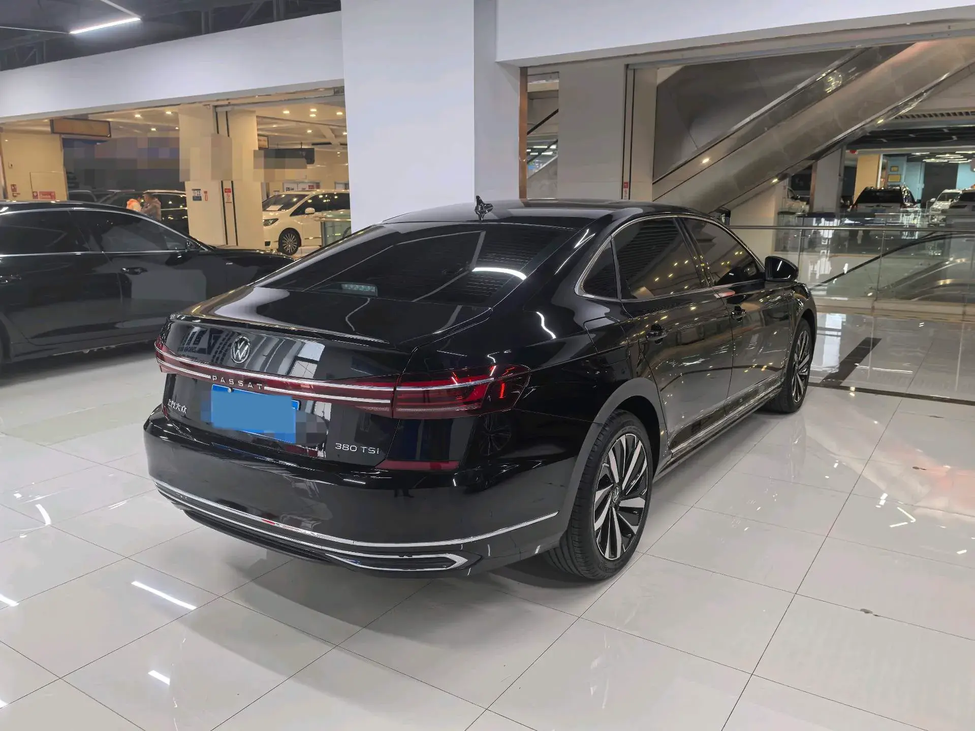 2024 VOLKSWAGEN PASSAT thumbnail 3