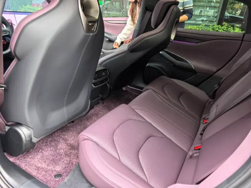 2024 MI SU7 thumbnail 4