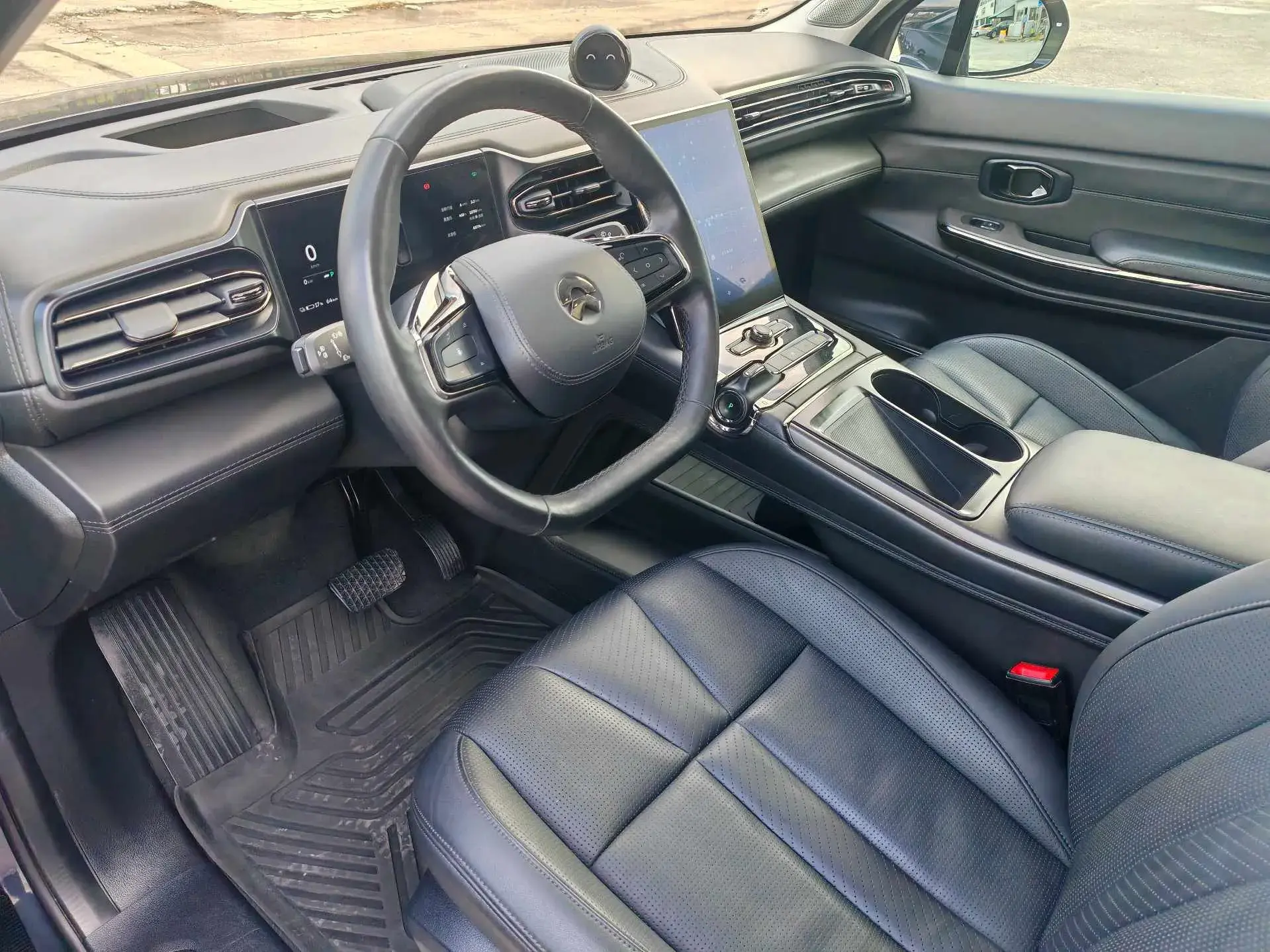 2020 NIO ES8 thumbnail 4